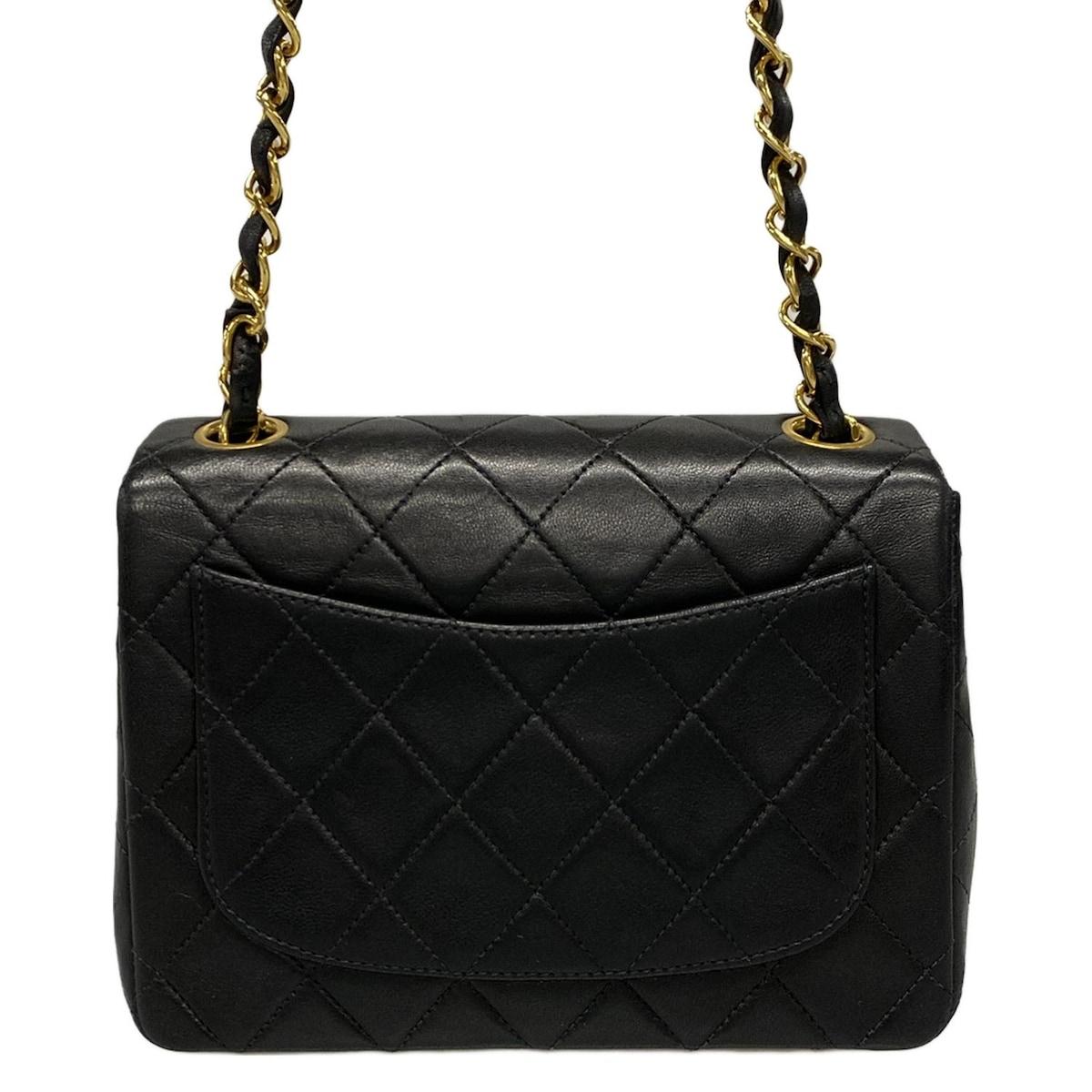 Bolso de hombro CC mini negro con solapa simple USADO