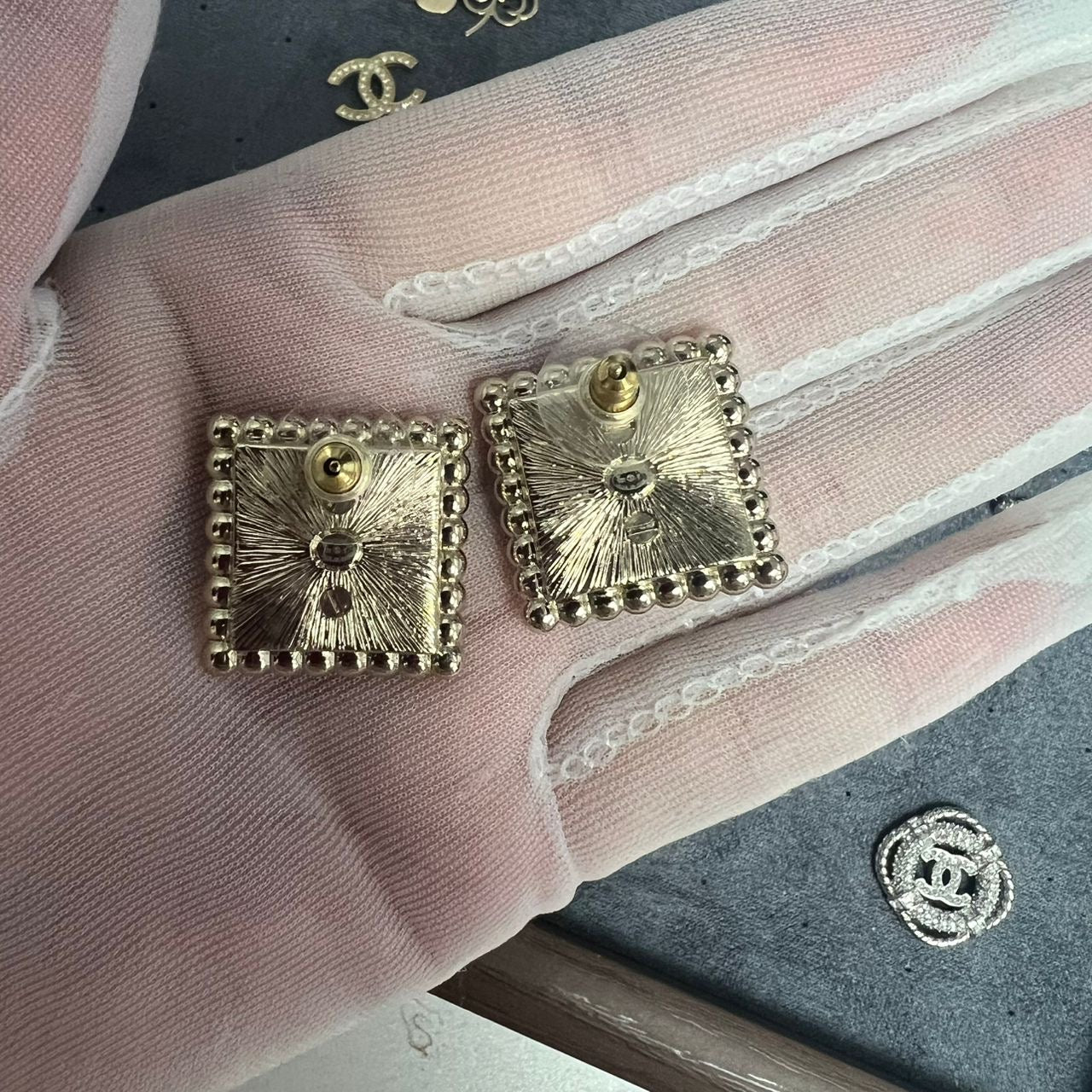 PRE-LOVED CC PEARL EARRINGS