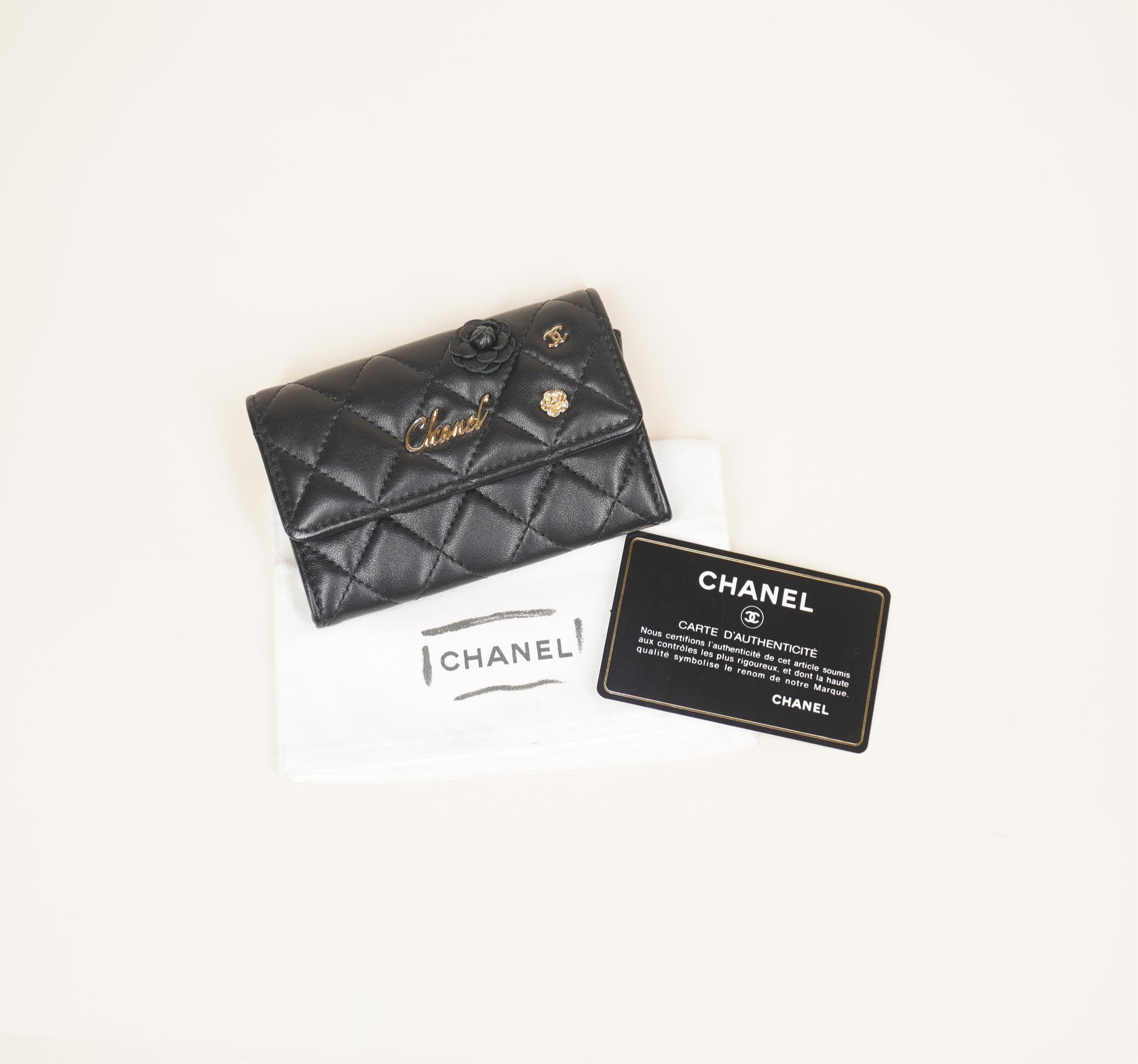 PRE-OWNED Chanel Black Lambskin Black Cardholer