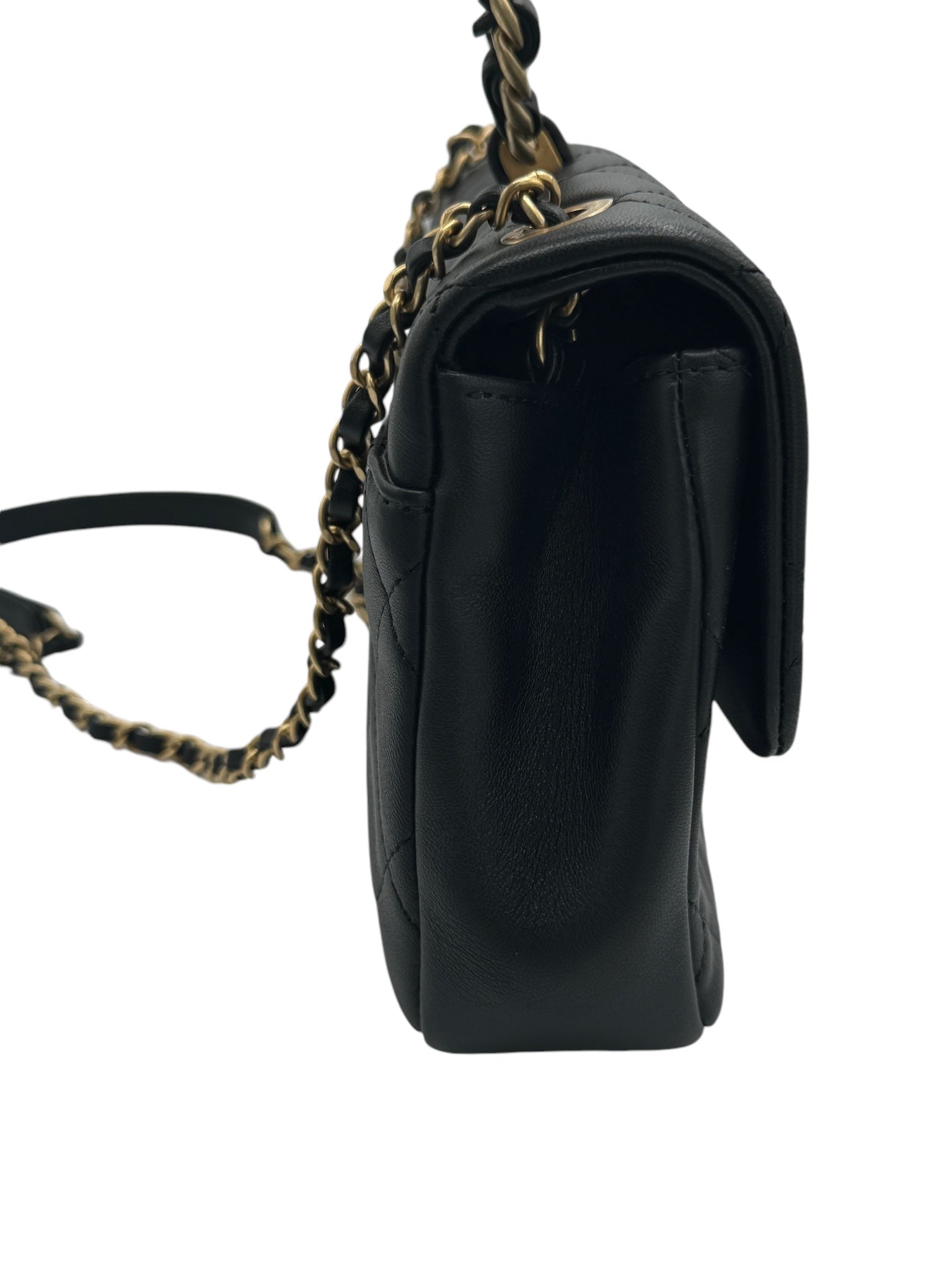 Bolso bandolera CC Matrasse de piel de cordero negra con asa superior USADO