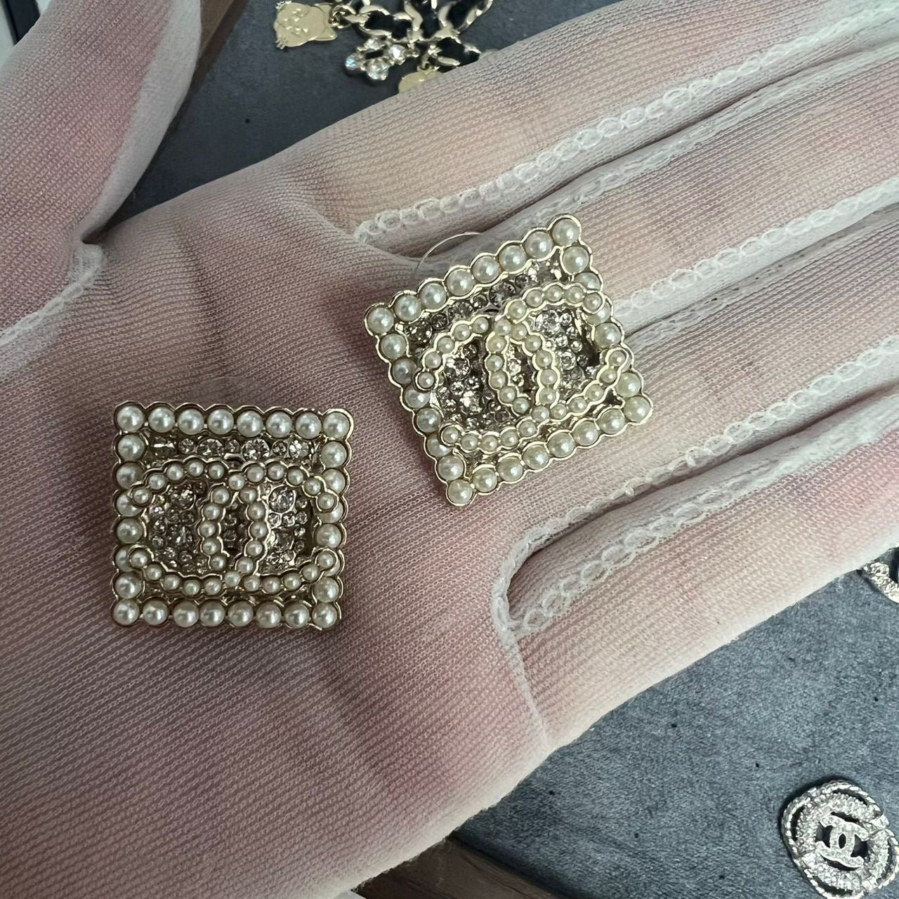 PRE-LOVED CC PEARL EARRINGS