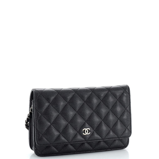 CHANEL - Cartera con cadena acolchada Caviar