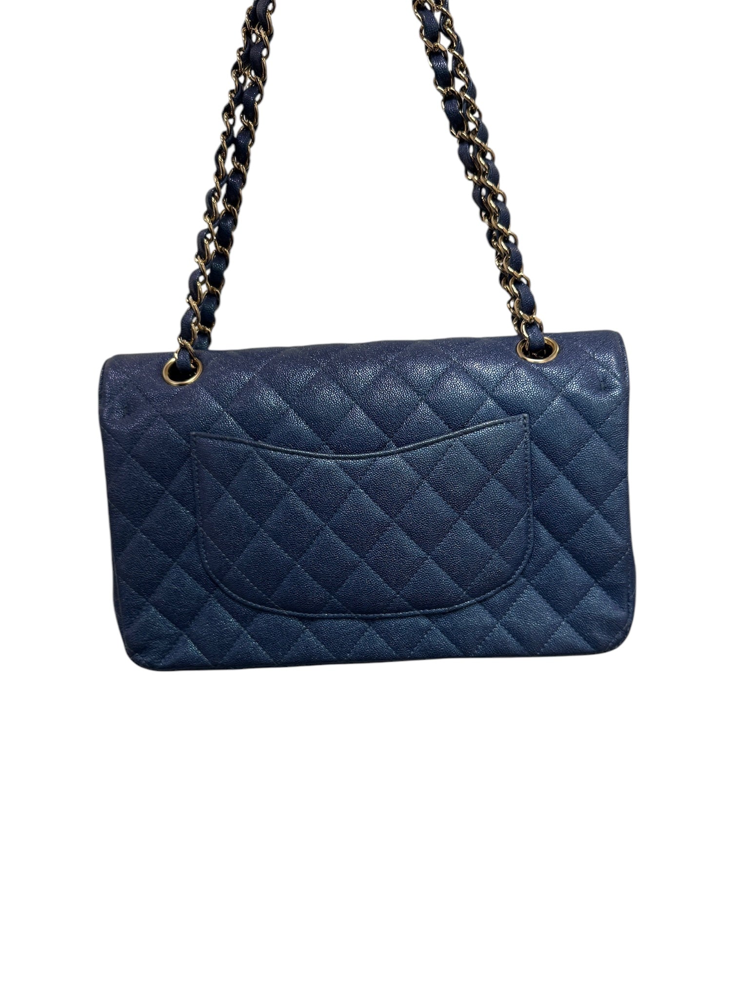 (Parte 1) Bolso clásico de doble solapa con diseño de caviar, con diseño iridiscente en azul CC, de segunda mano