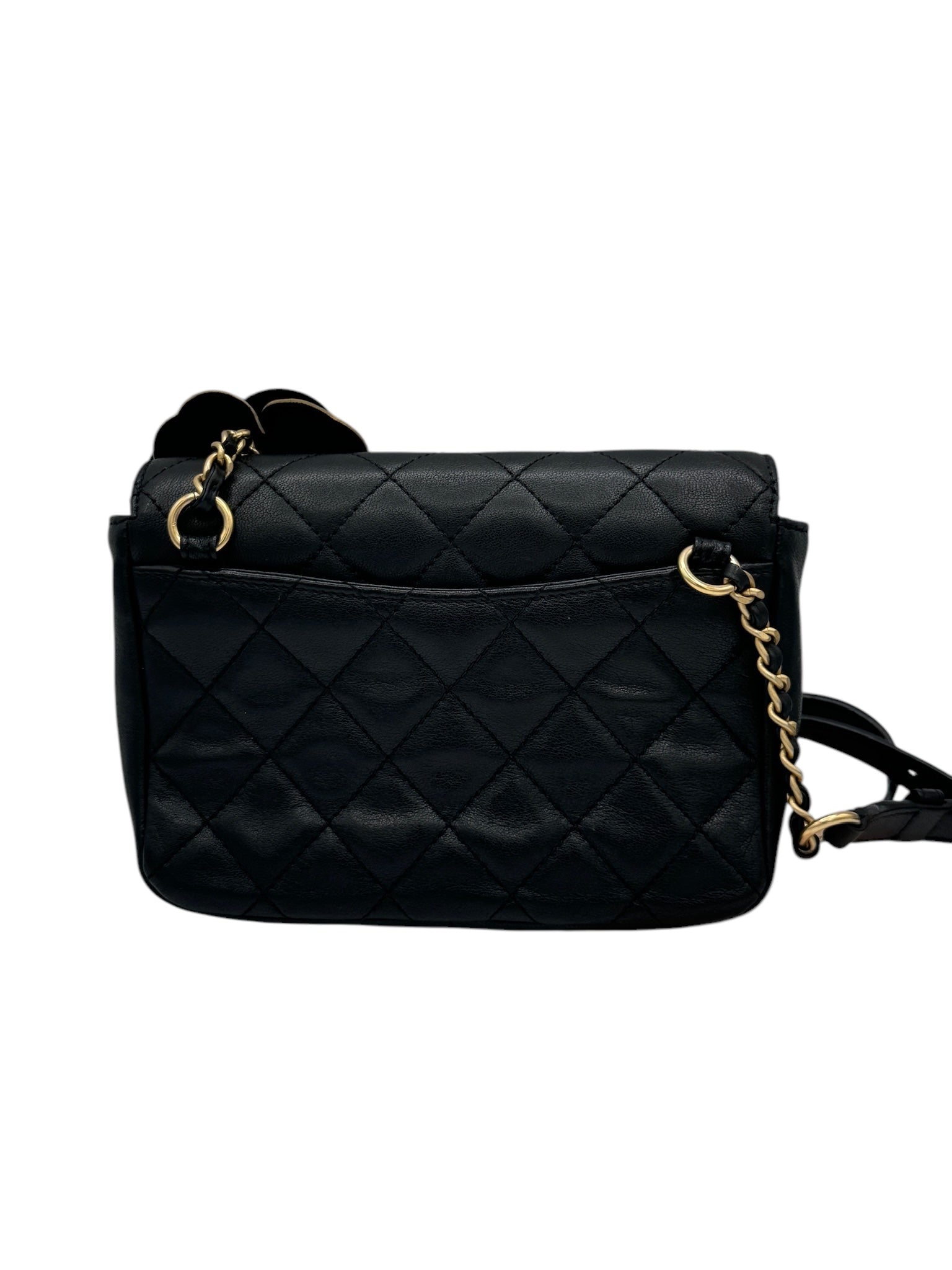 Bolso de hombro con solapa Camellia Private Affair de piel de cordero acolchada negra CC USADO