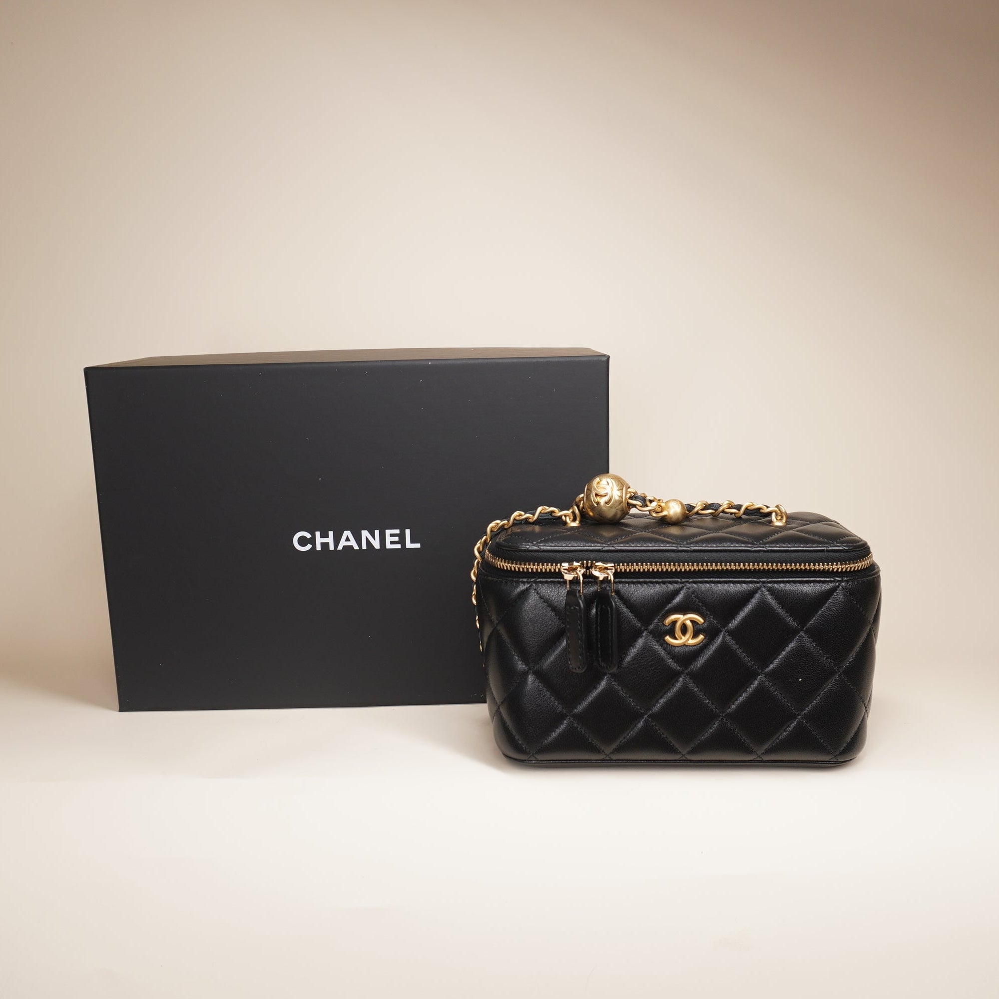 PRE-OWNED Lambskin Quilted Pearl Crush Small Vanity Case With Chain Black