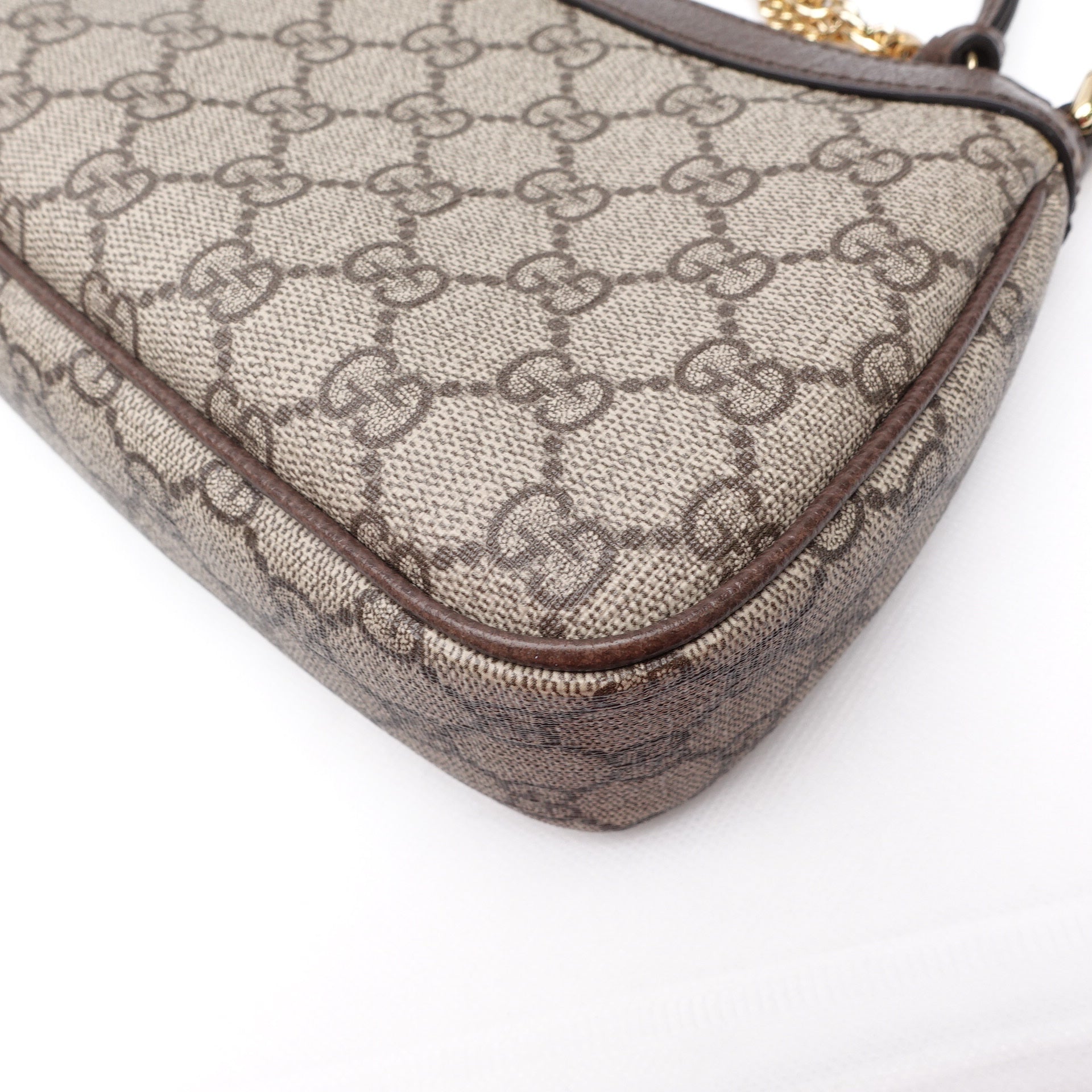 Bolso bandolera pequeño Ophidia con monograma GG Supreme texturizado de piel de becerro con tribanda en forma de dólar, de segunda mano