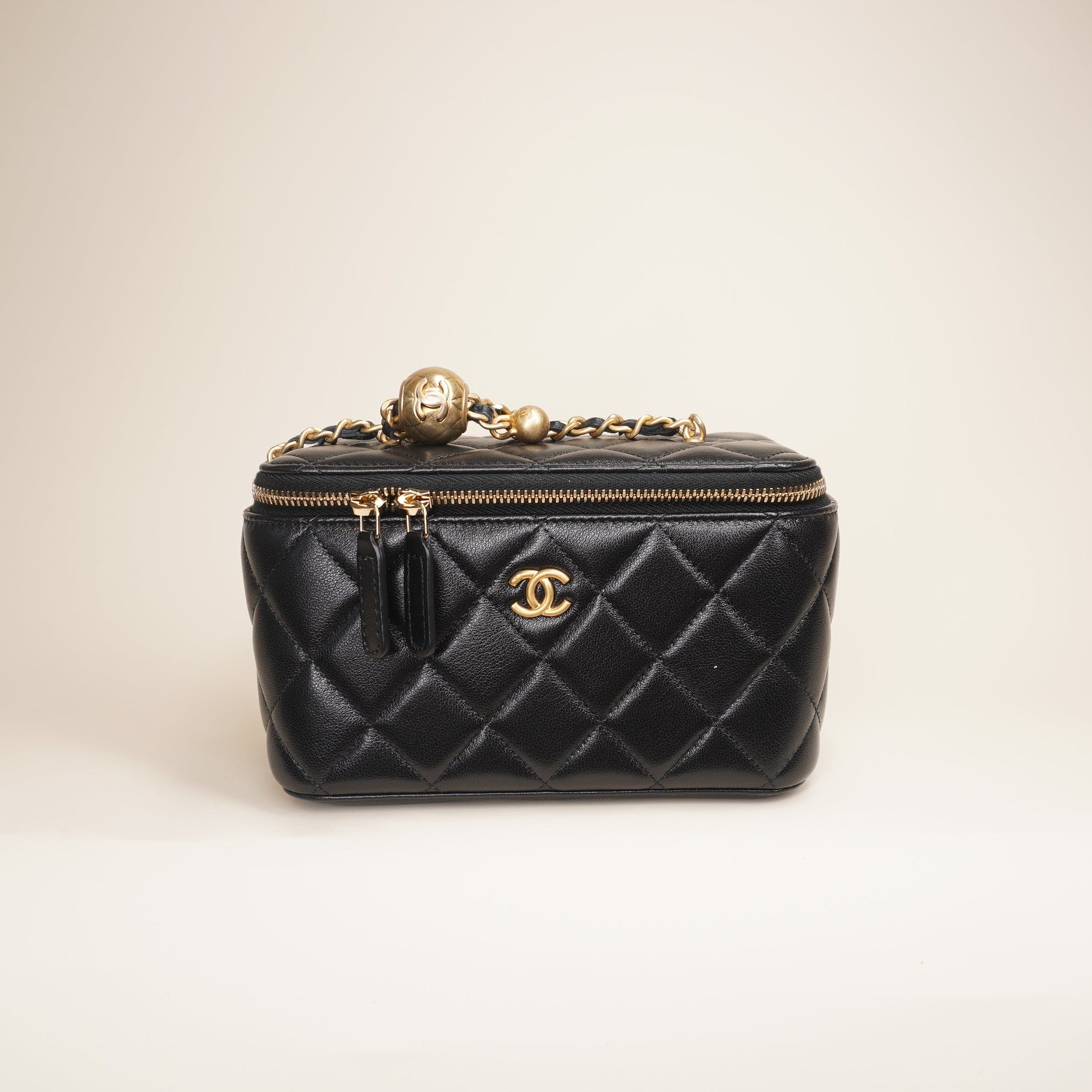 PRE-OWNED Lambskin Quilted Pearl Crush Small Vanity Case With Chain Black