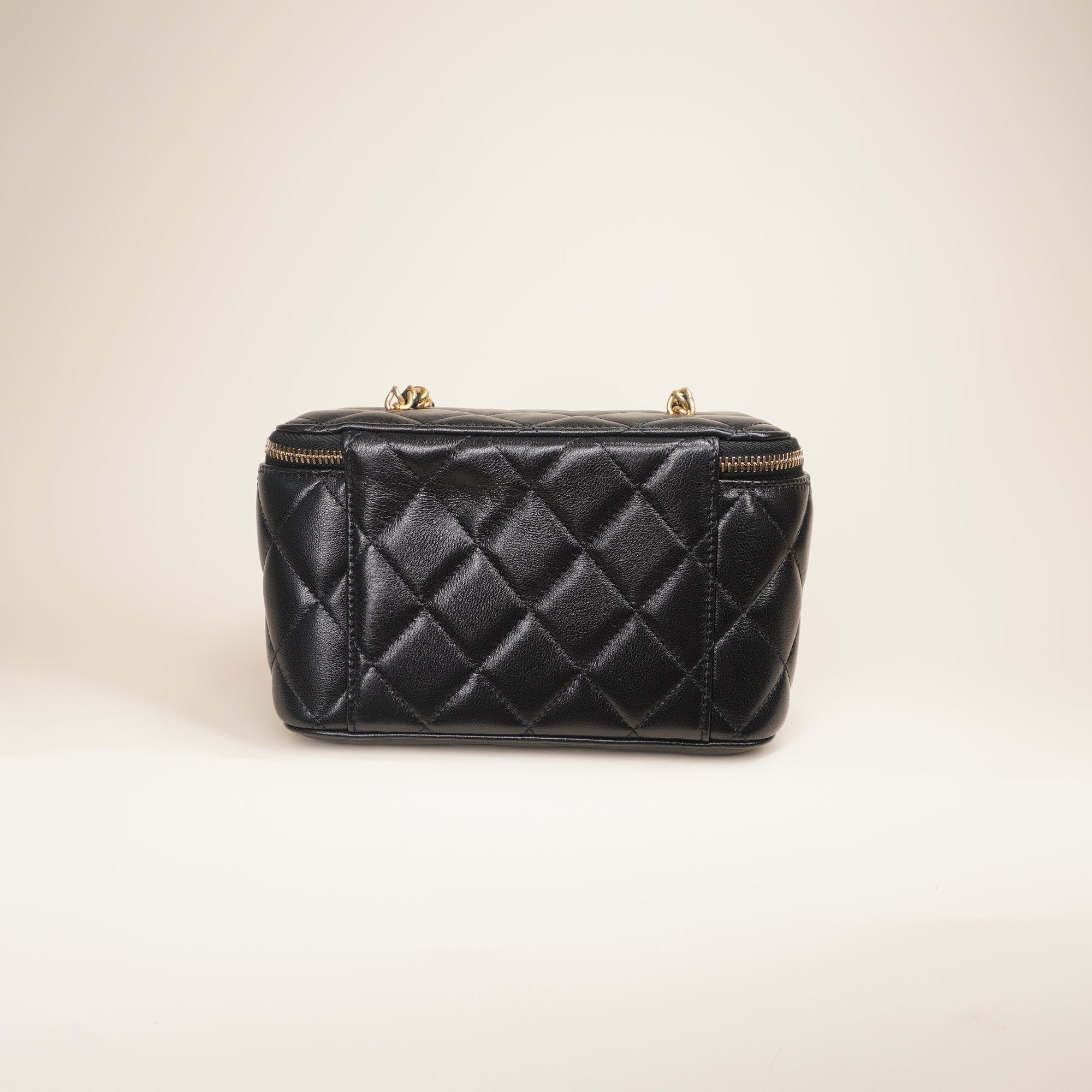 PRE-OWNED Lambskin Quilted Pearl Crush Small Vanity Case With Chain Black