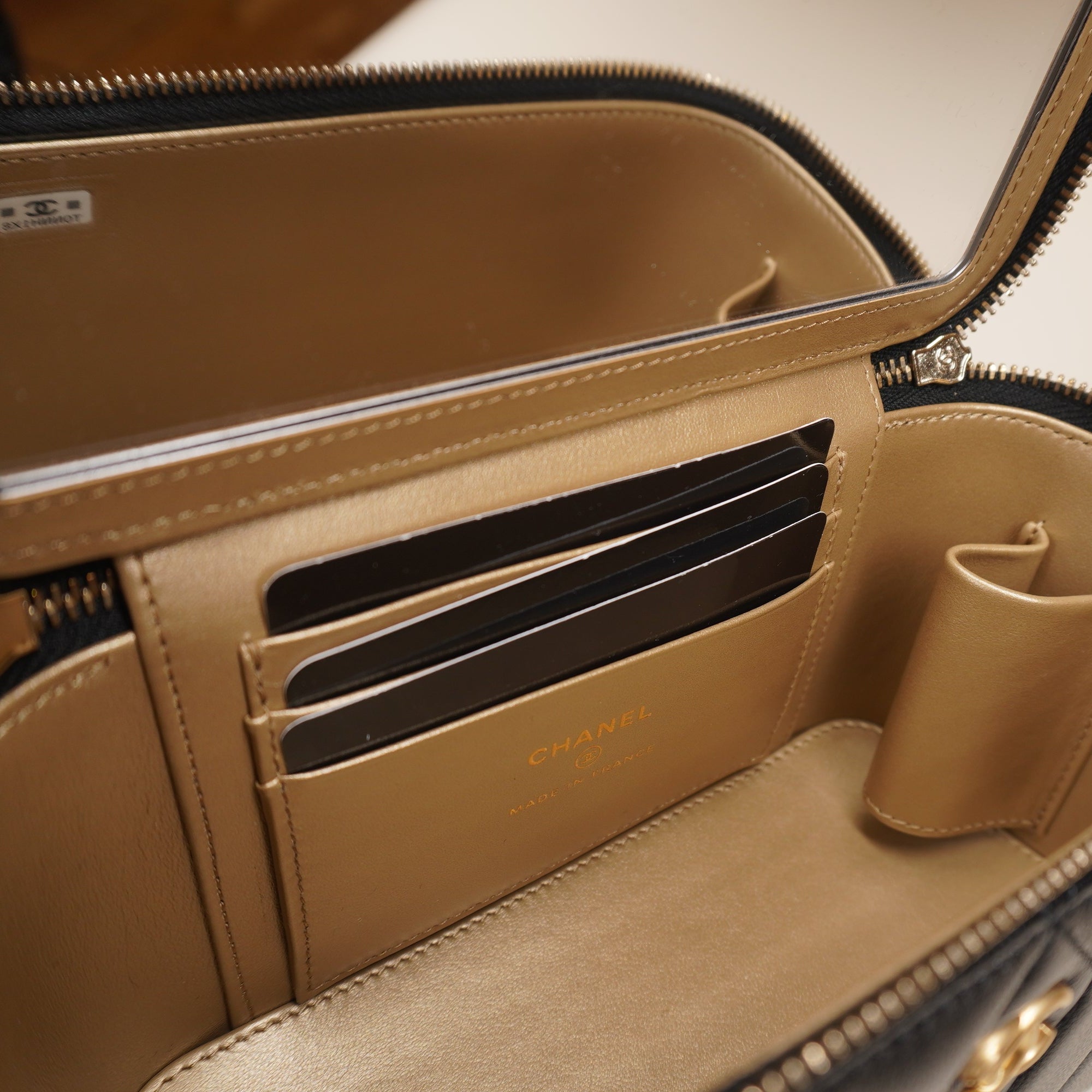 PRE-OWNED Lambskin Quilted Pearl Crush Small Vanity Case With Chain Black