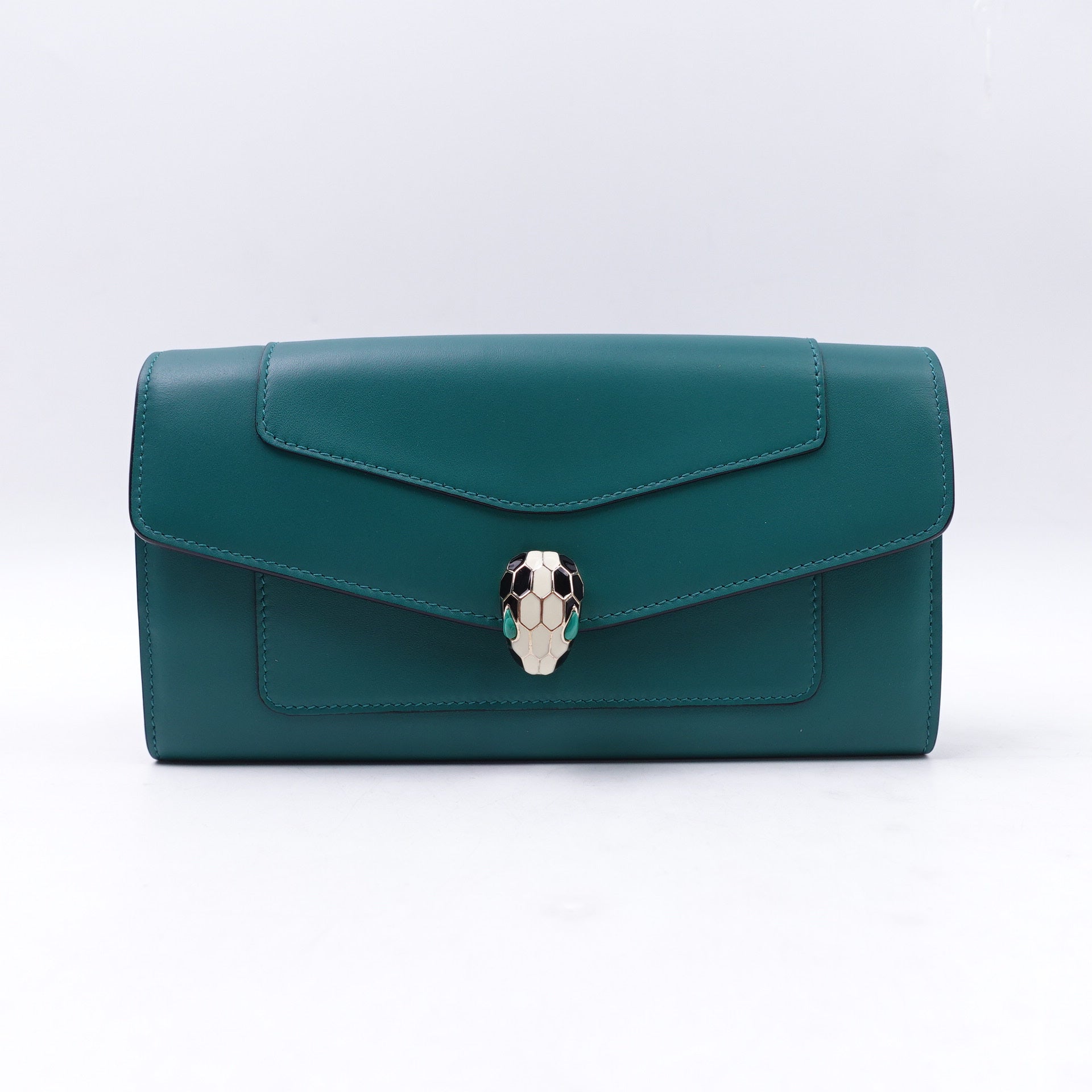 Cartera larga Serpenti Forever Continental de piel verde de segunda mano