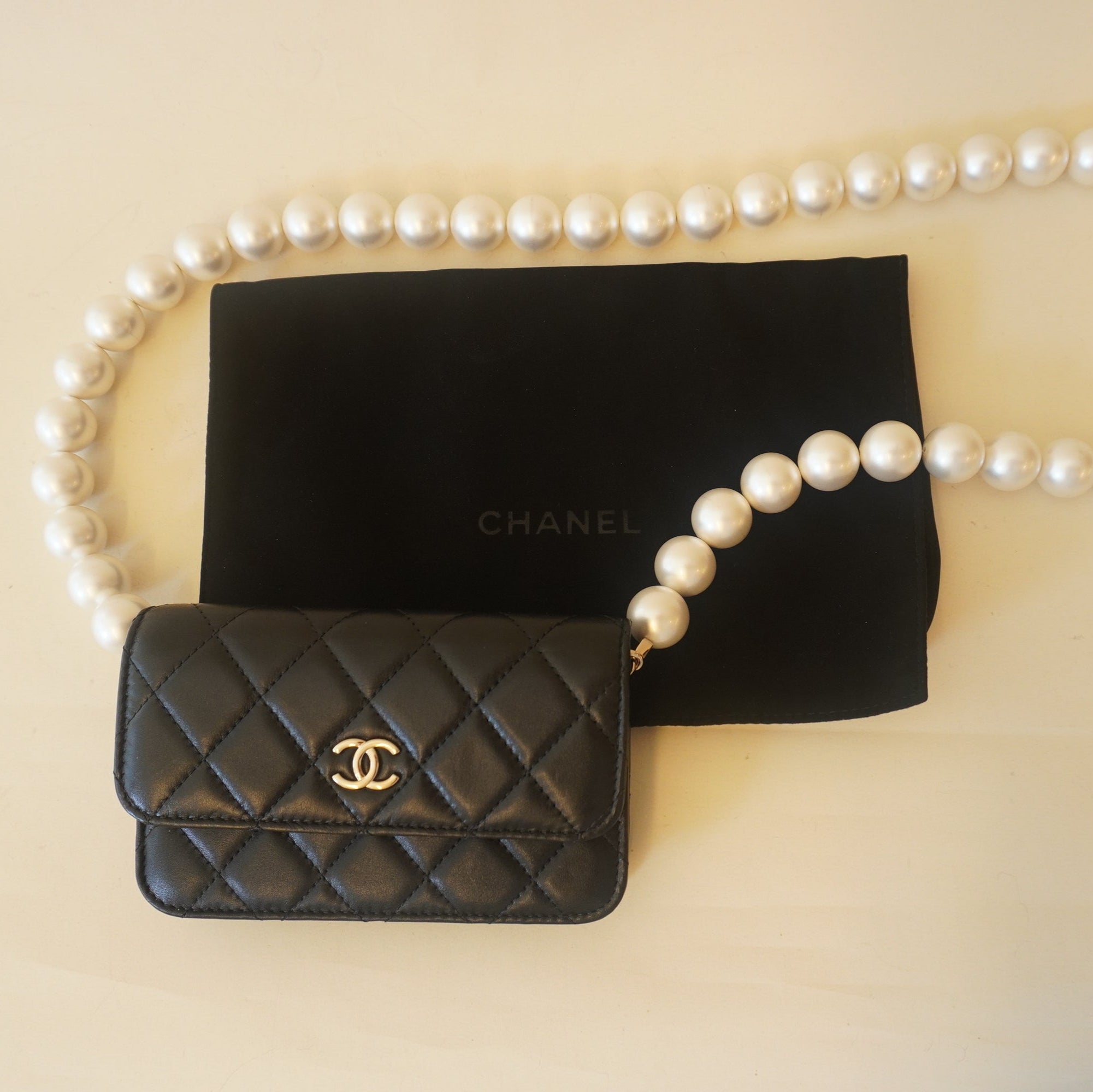 PRE-OWNED CC Black Calfskin Quilted Maxi Pearls Clutch With Chain