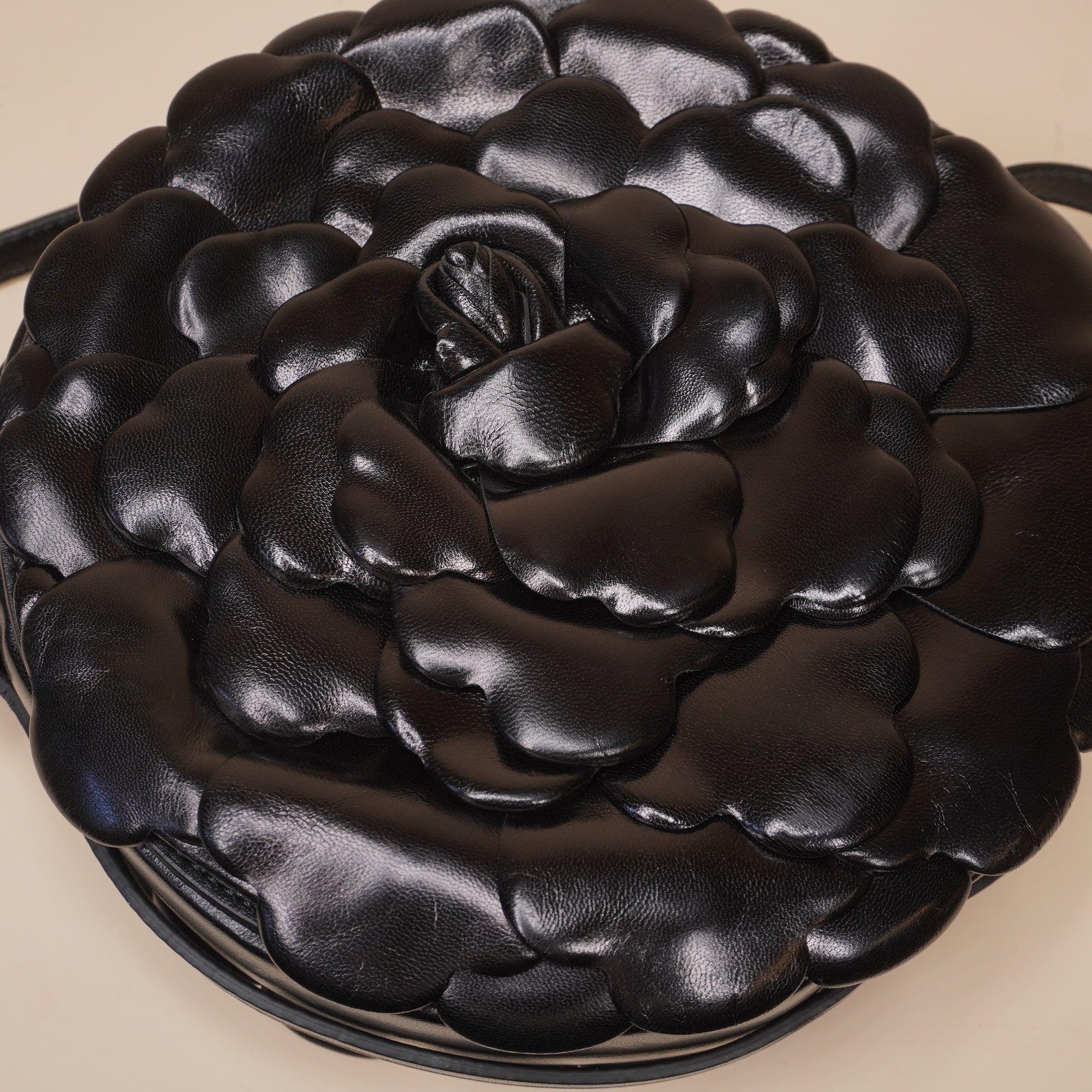 PRE-OWNED Black Atelier Rose 03 Leather Round Crossbody Bag