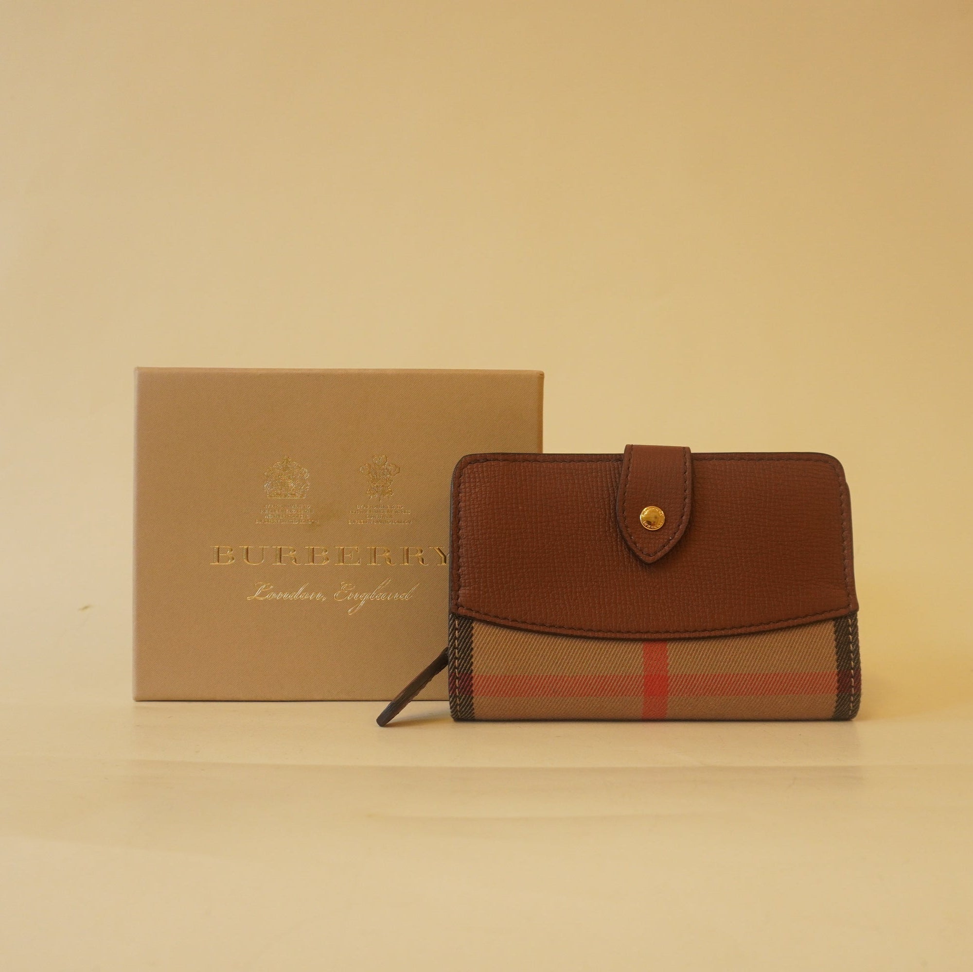 PRE-OWNED Hampstead Tab Wallet House Check Canvas and Leather Compact