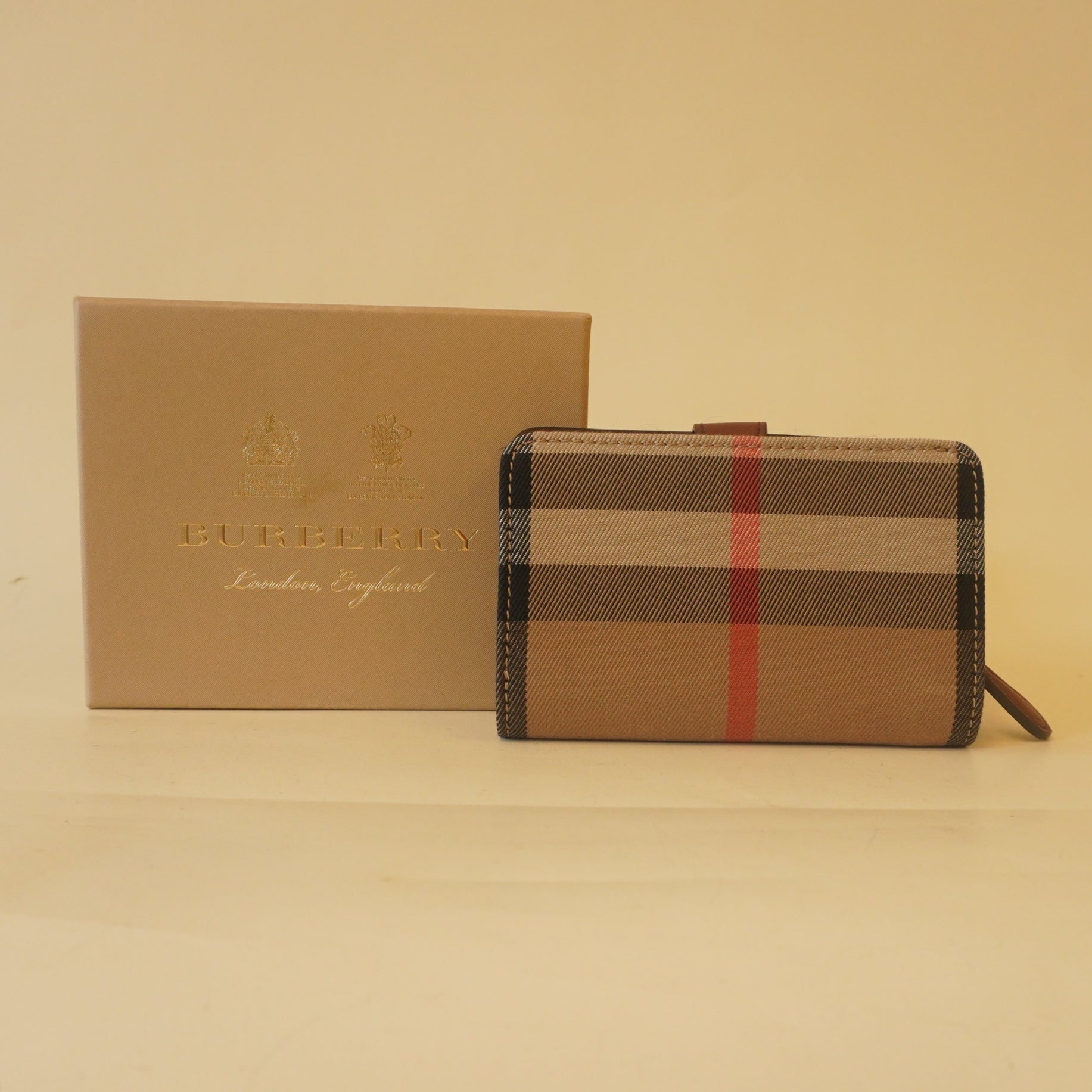 PRE-OWNED Hampstead Tab Wallet House Check Canvas and Leather Compact