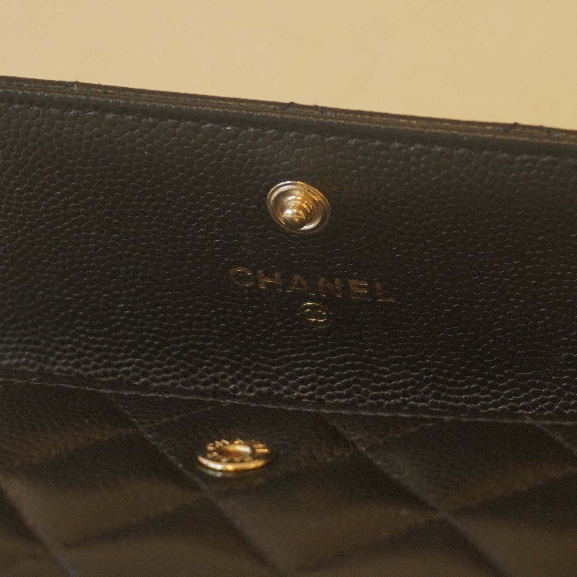PRE-OWNED Caviar Metal Perforated Quilted CC Flap Card Holder Black