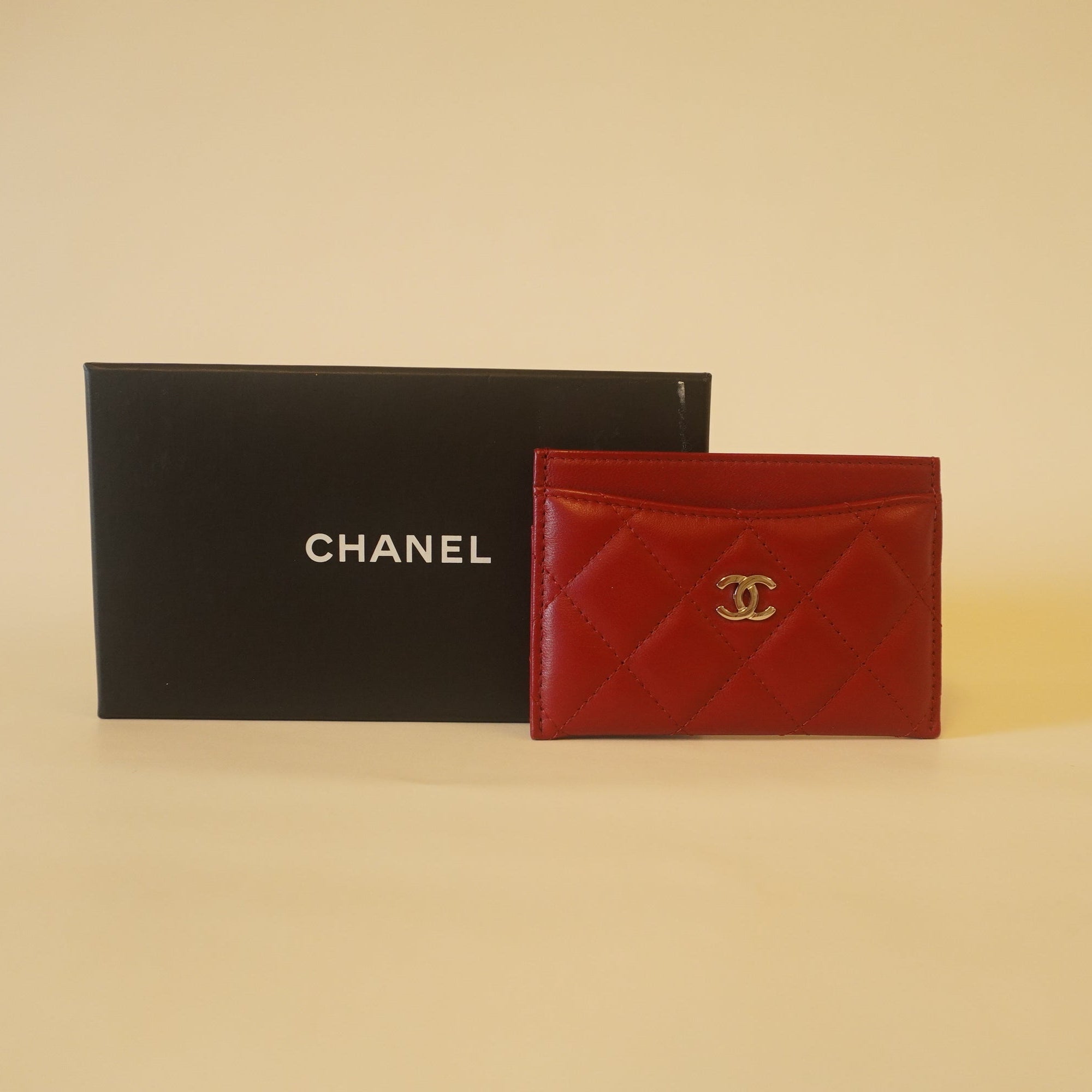 PRE-OWNED  Lambskin Quilted Card Holder Red