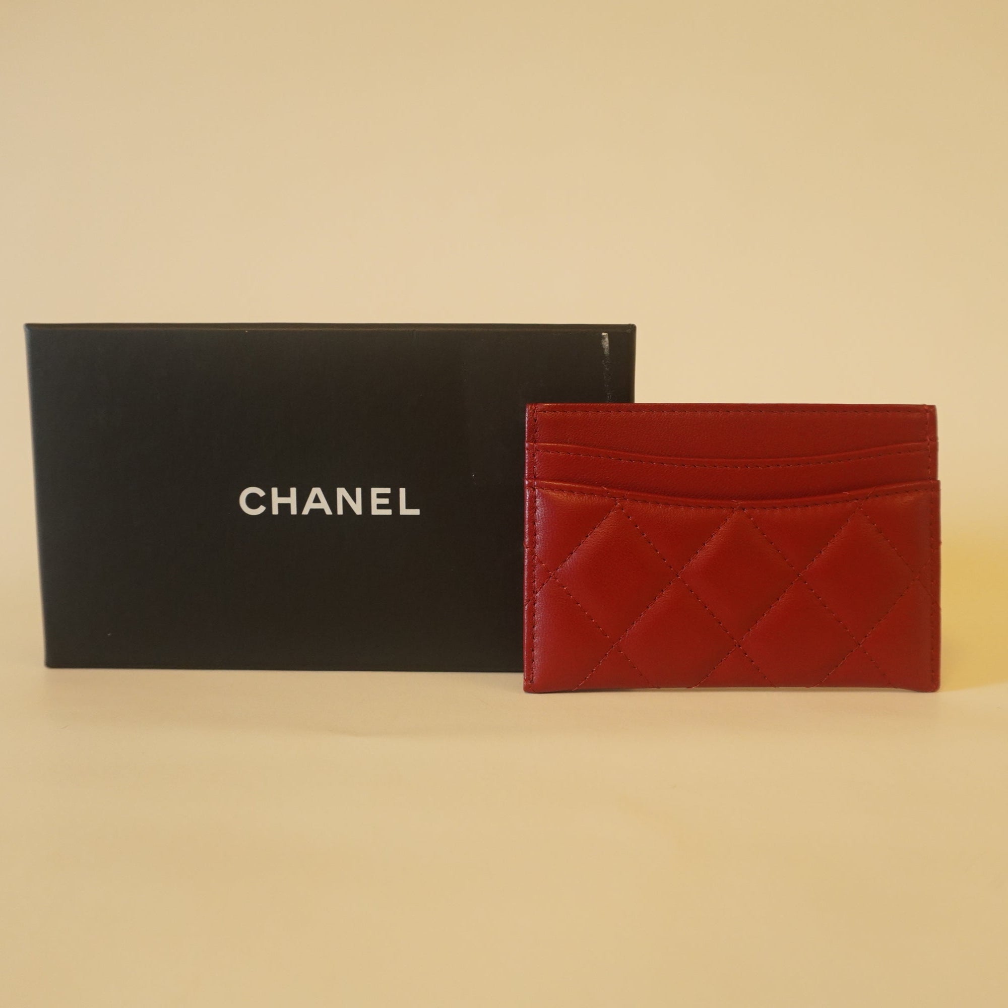 PRE-OWNED  Lambskin Quilted Card Holder Red