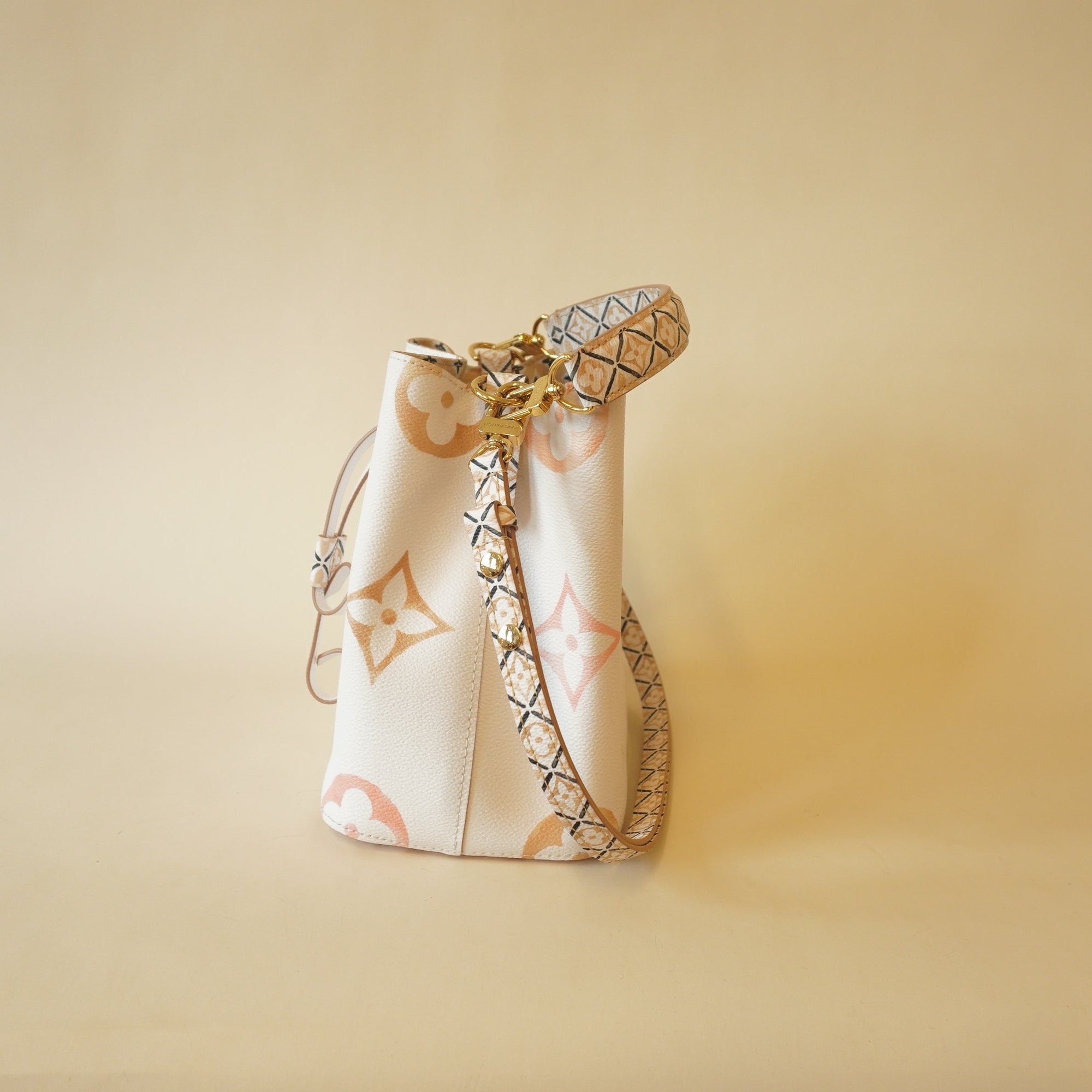 PRE-OWNED Monogram Neonoe BB Beige Shoulder Bag