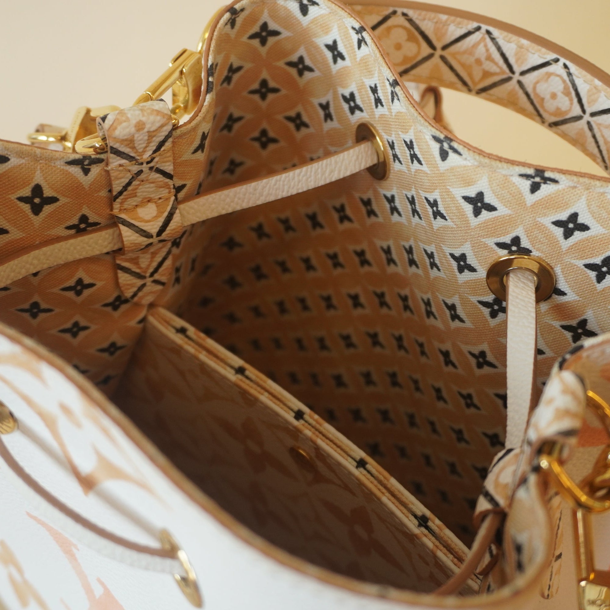 PRE-OWNED Monogram Neonoe BB Beige Shoulder Bag