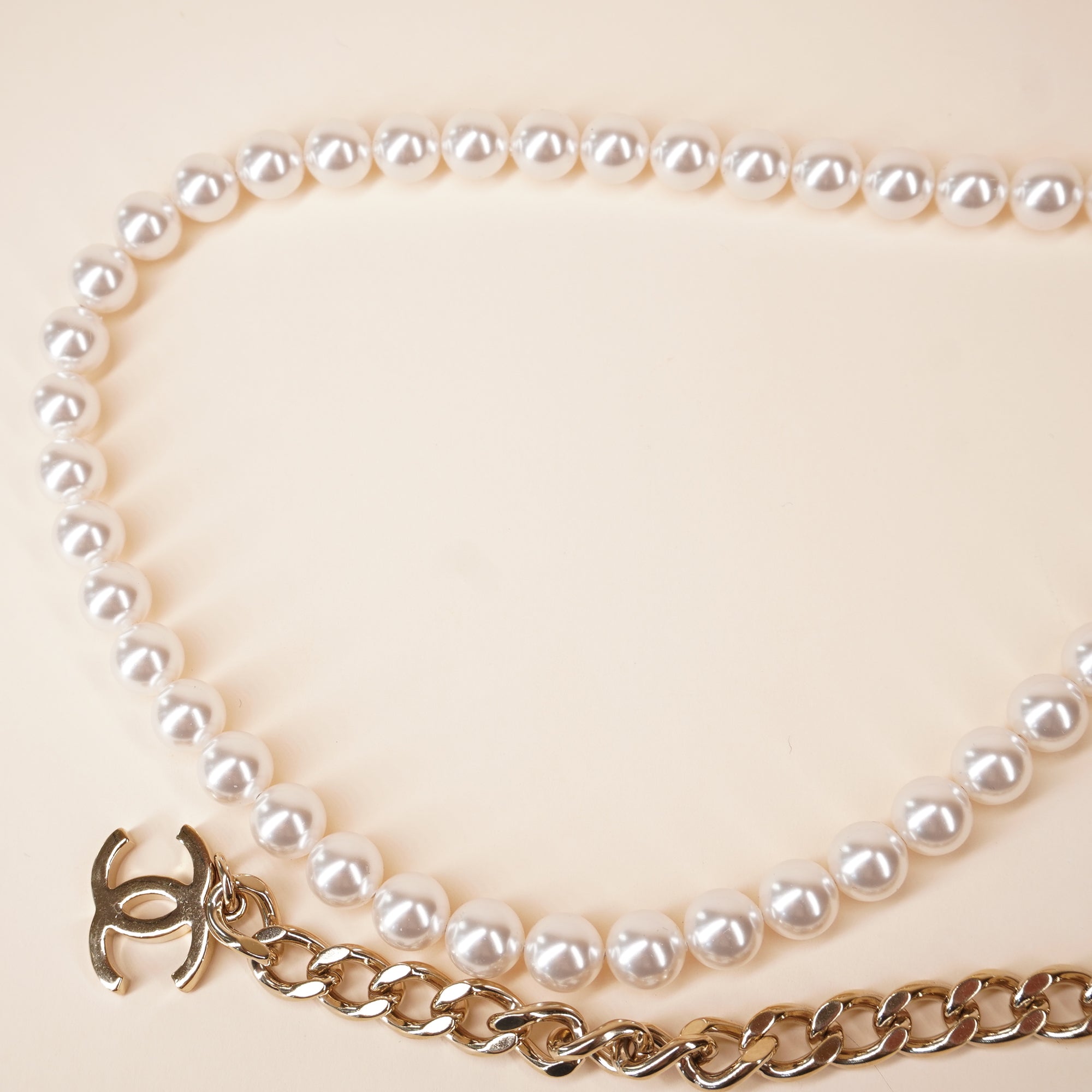 PRE-OWNED CC 24C Chain Waist Belt with Pearls and CC Logo