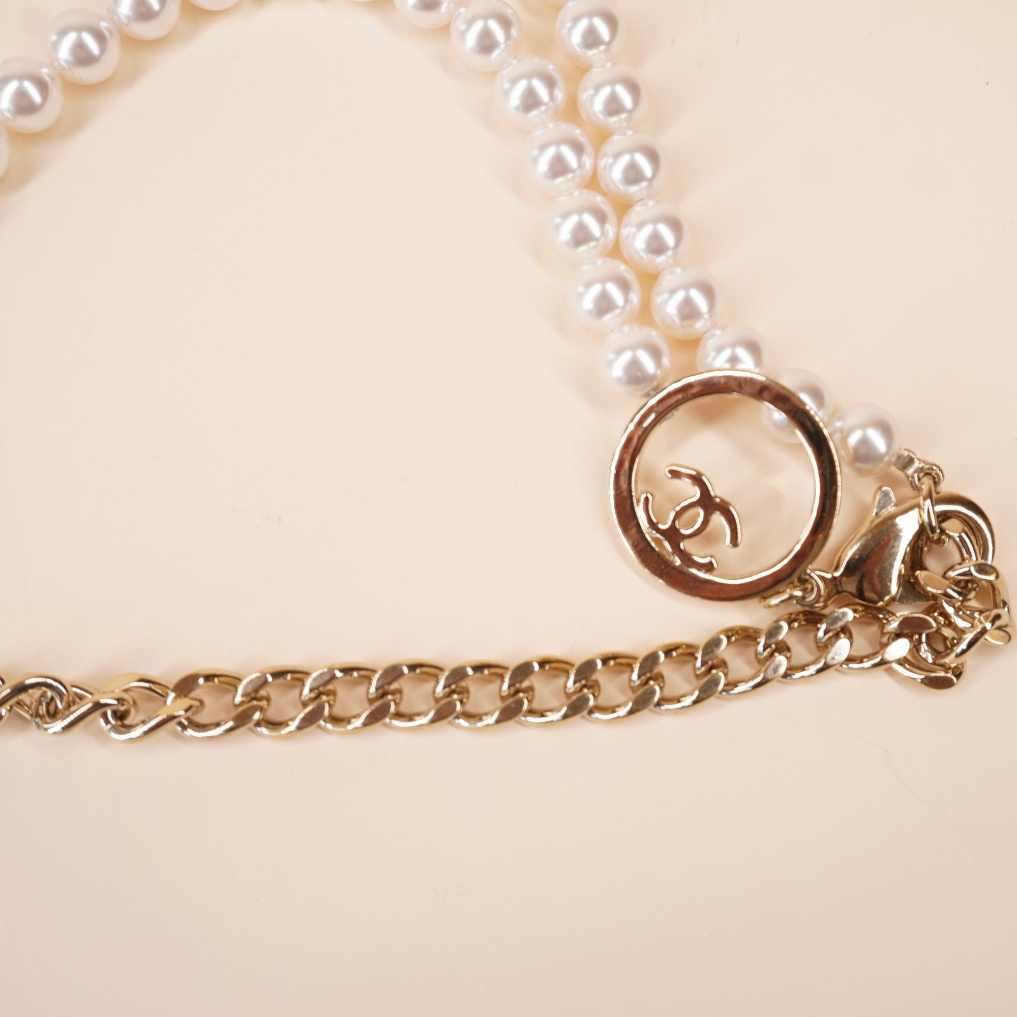 PRE-OWNED CC 24C Chain Waist Belt with Pearls and CC Logo