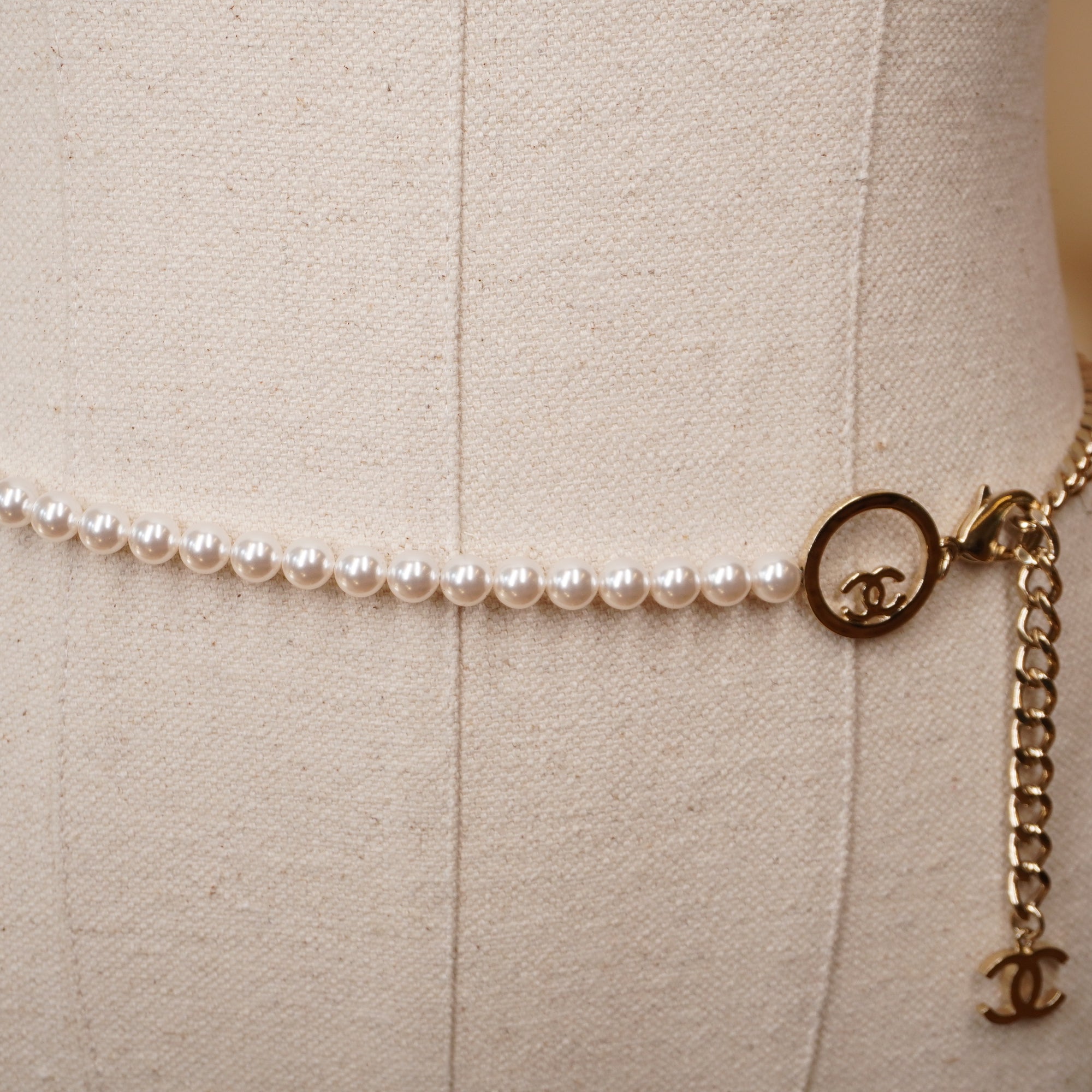 PRE-OWNED CC 24C Chain Waist Belt with Pearls and CC Logo