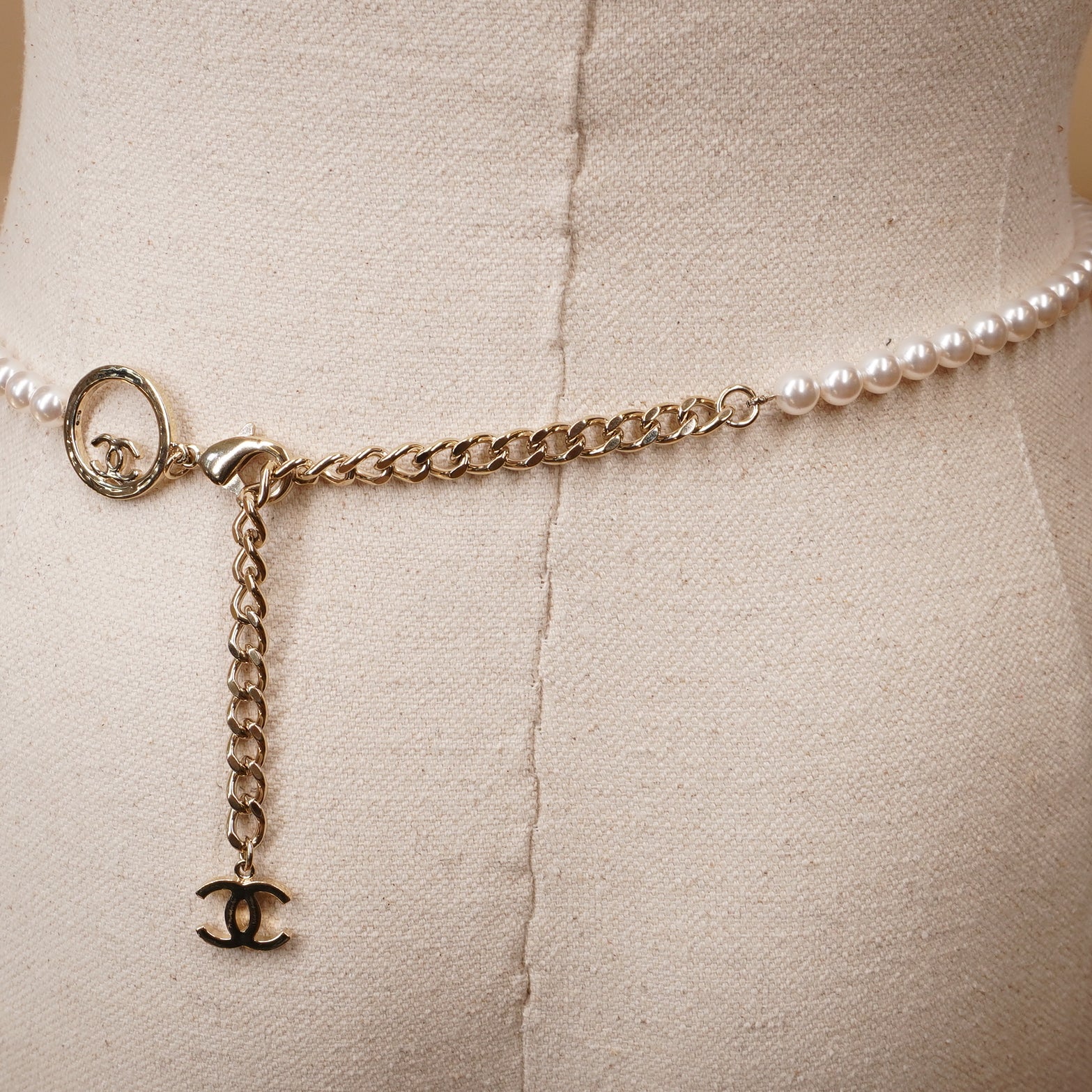 PRE-OWNED CC 24C Chain Waist Belt with Pearls and CC Logo