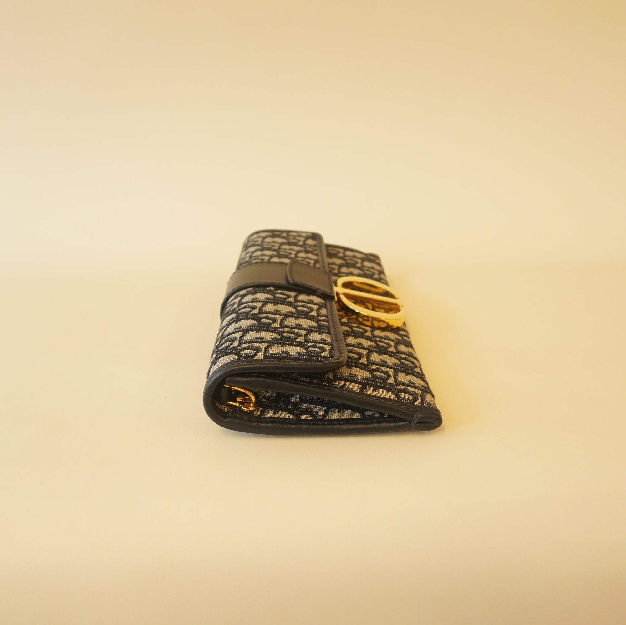 PRE-OWNED Navy Oblique 30 Montaigne Wallet on a Chain