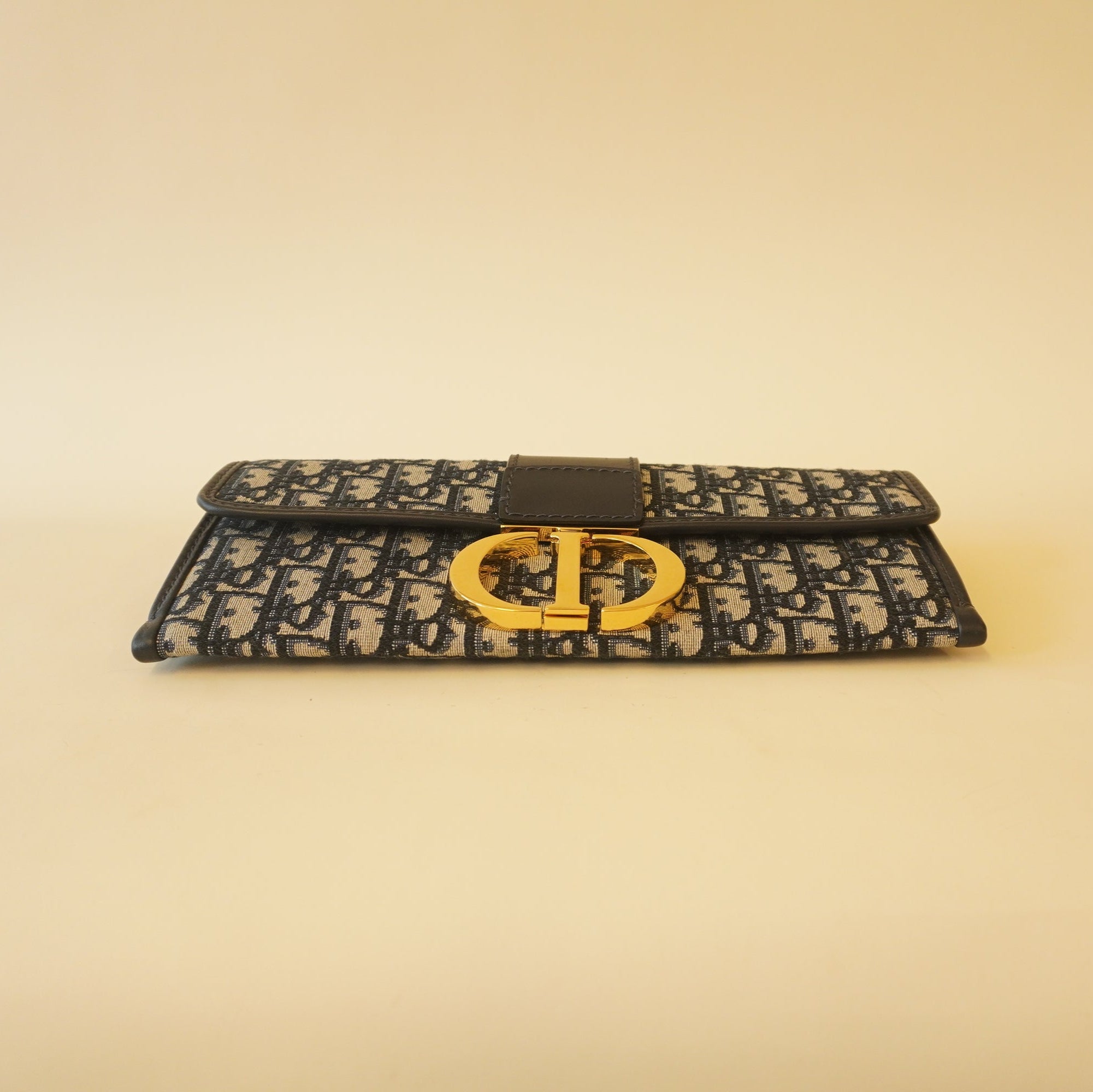 PRE-OWNED Navy Oblique 30 Montaigne Wallet on a Chain