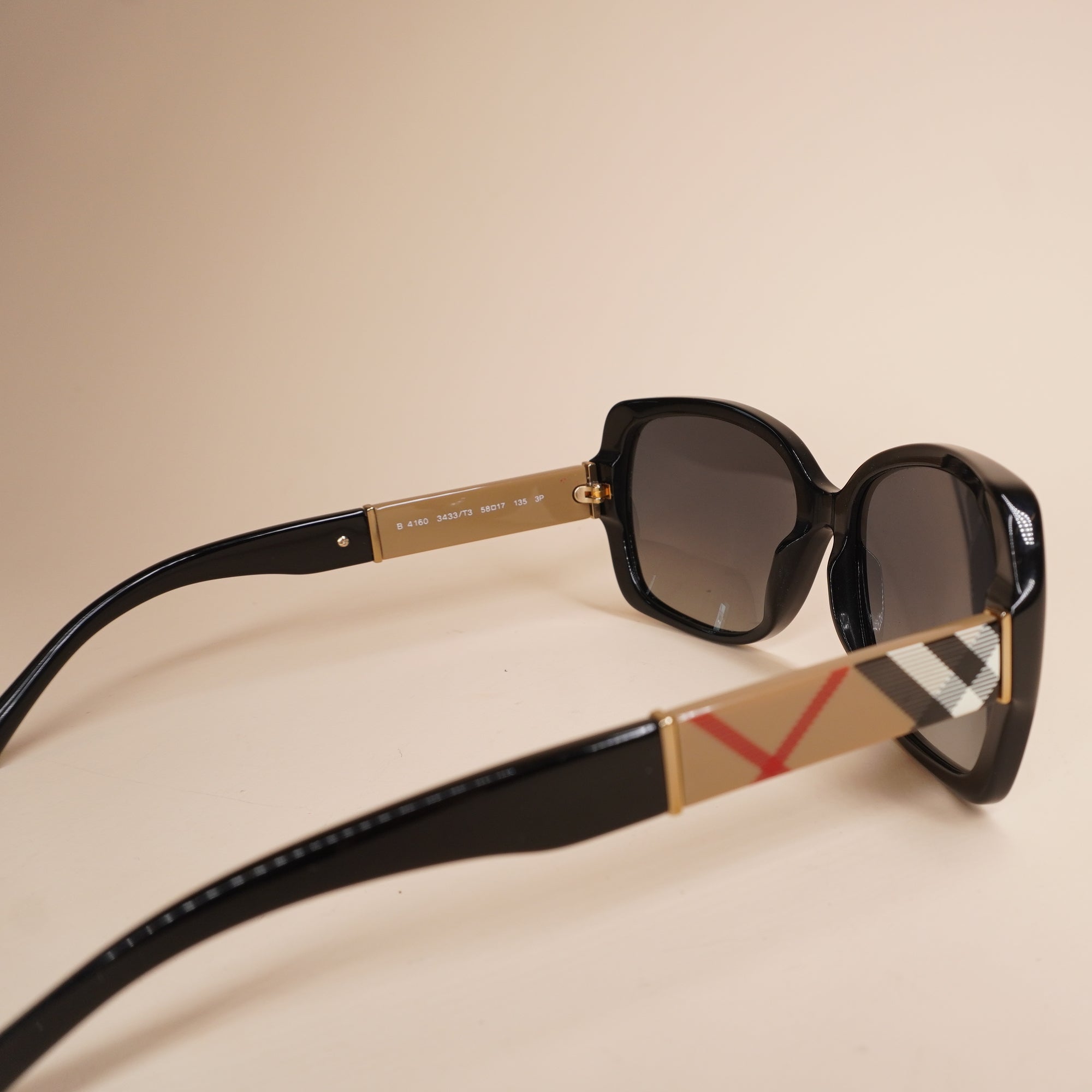 PRE-OWNED Black Acetate Nova Check Round B4160 Sunglasses