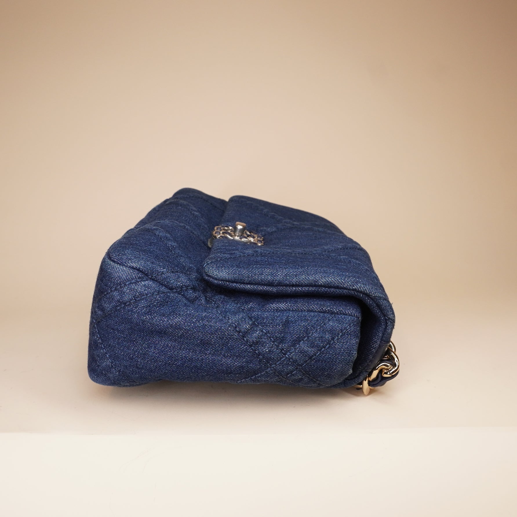 PRE-OWNED CC 19 Flap Bag Quilted Denim Medium Shoulder Bag