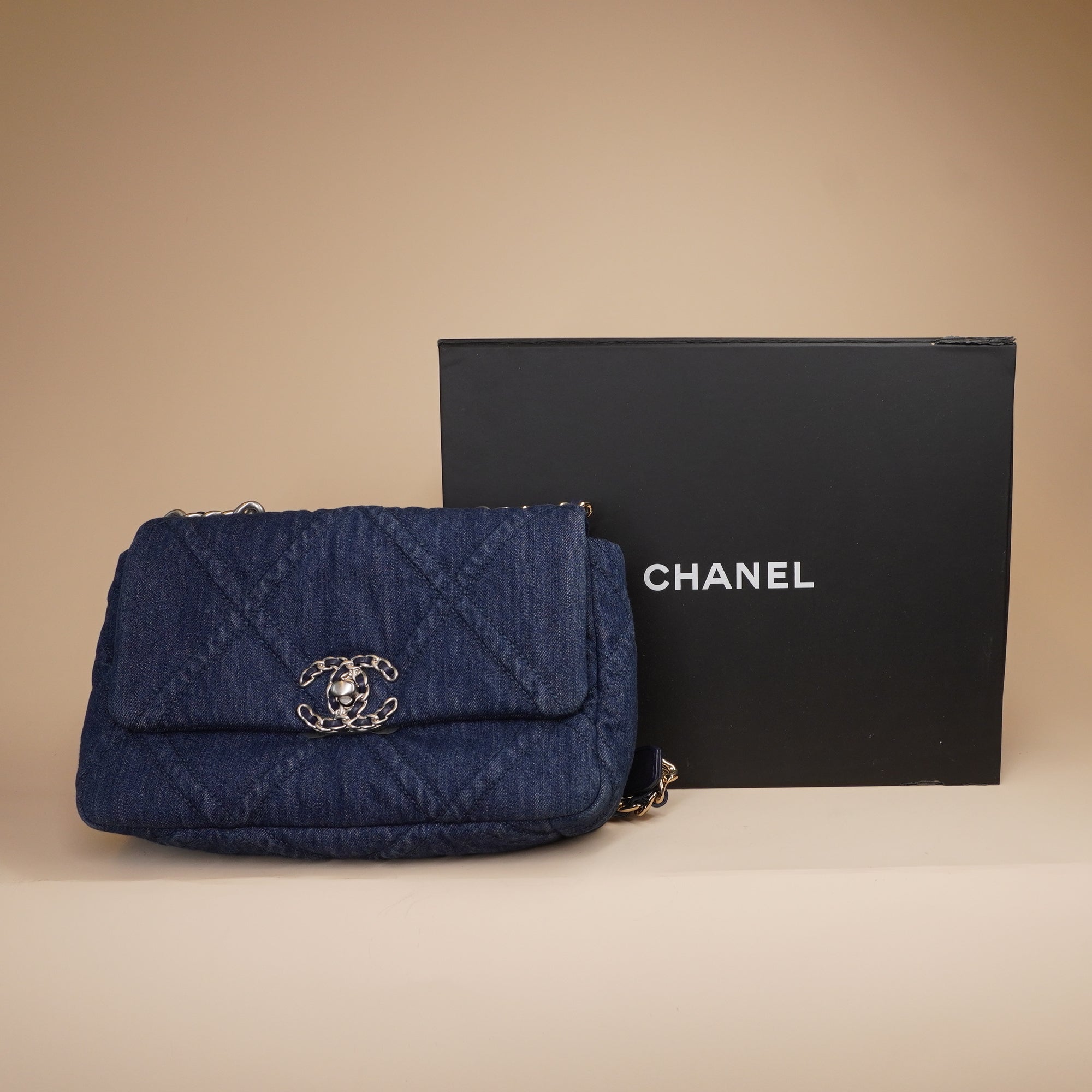 PRE-OWNED CC 19 Flap Bag Quilted Denim Medium Shoulder Bag