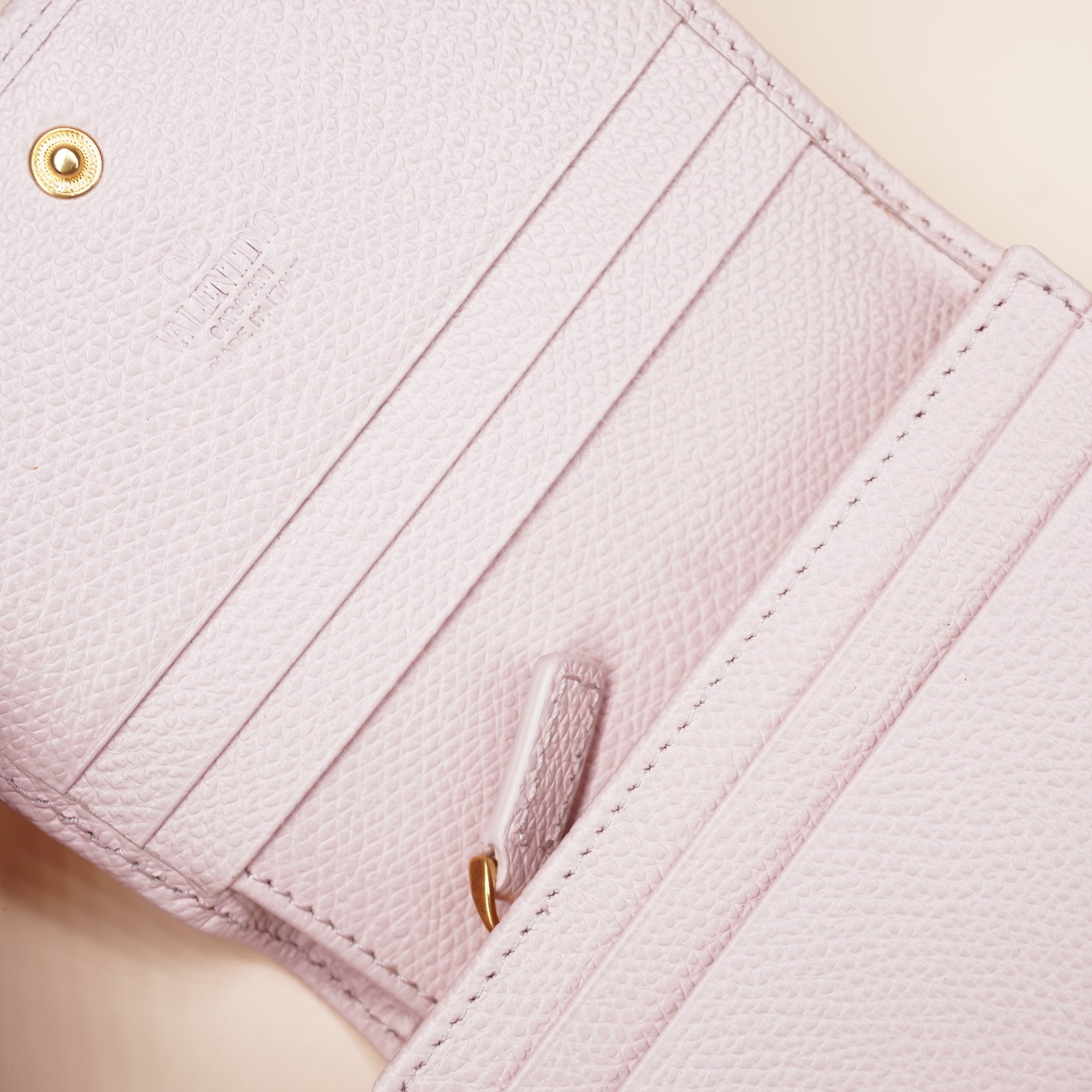PRE-OWNED Beige Leather Wallet Cherryfic