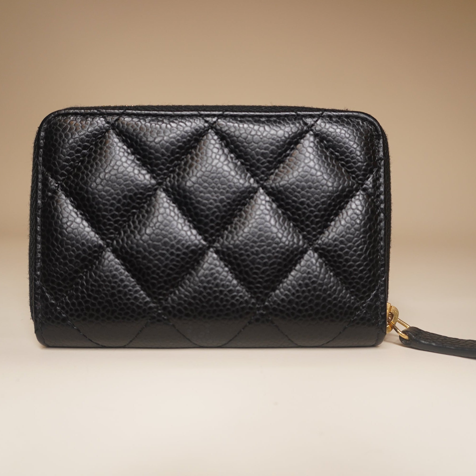 PRE-OWNED Caviar Quilted Zip Coin Purse Black