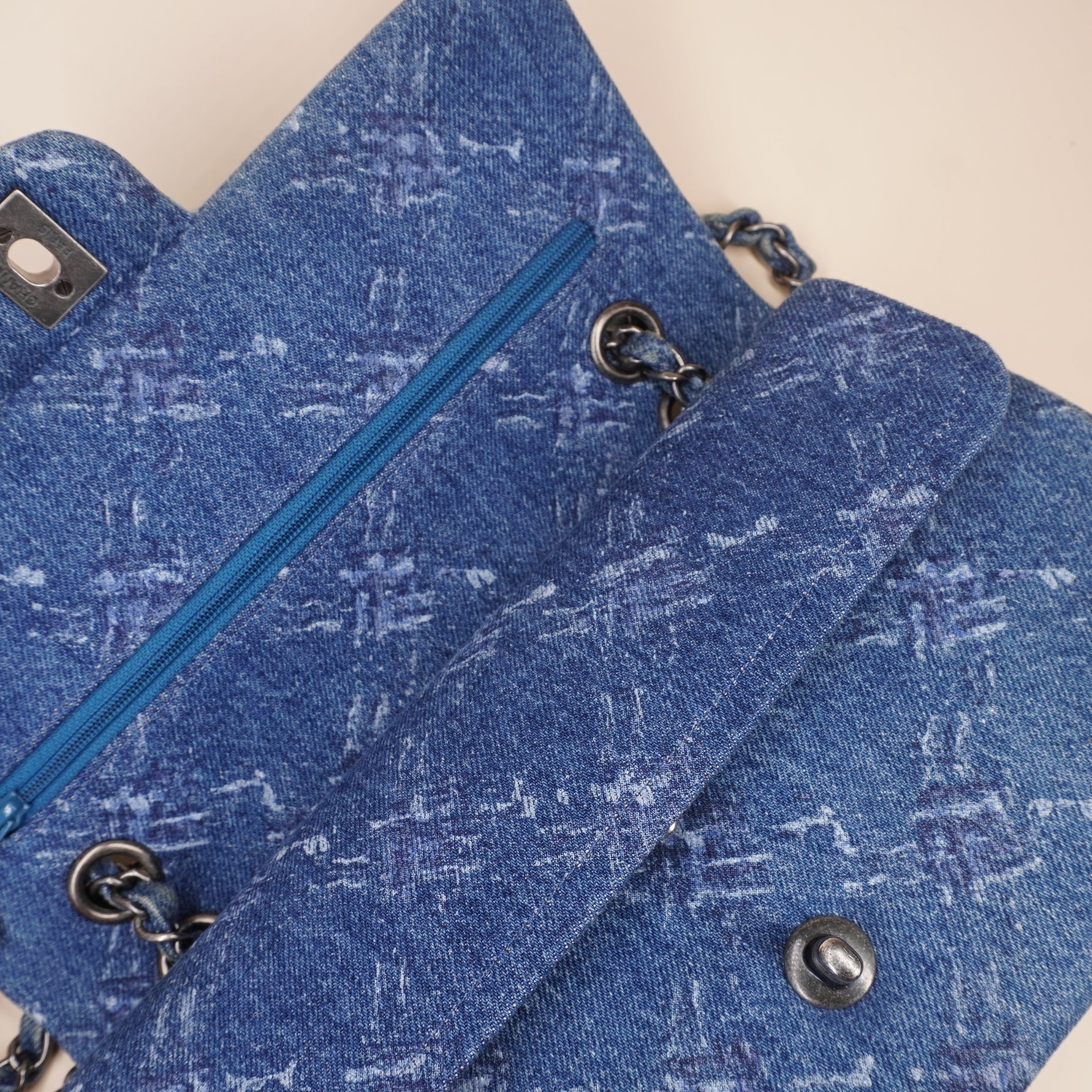PRE-OWNED CC Denim Quilted Single Flap Medium Silver Hardware