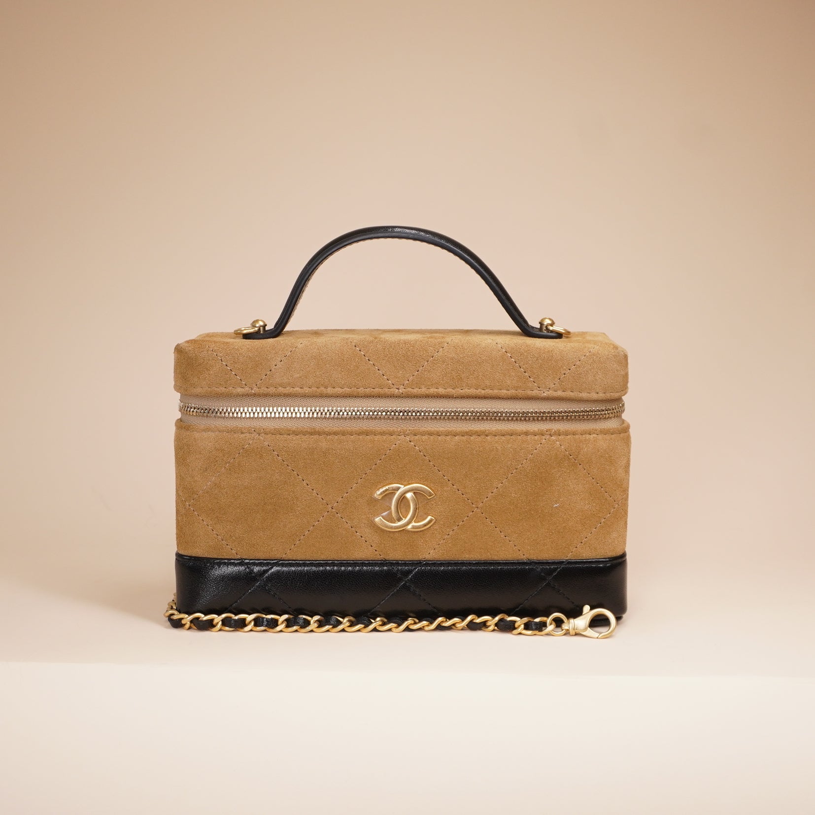 PRE-OWNED CC Suede Calfskin Shiny Lambskin Quilted Slim Vanity Case With Chain Beige Black