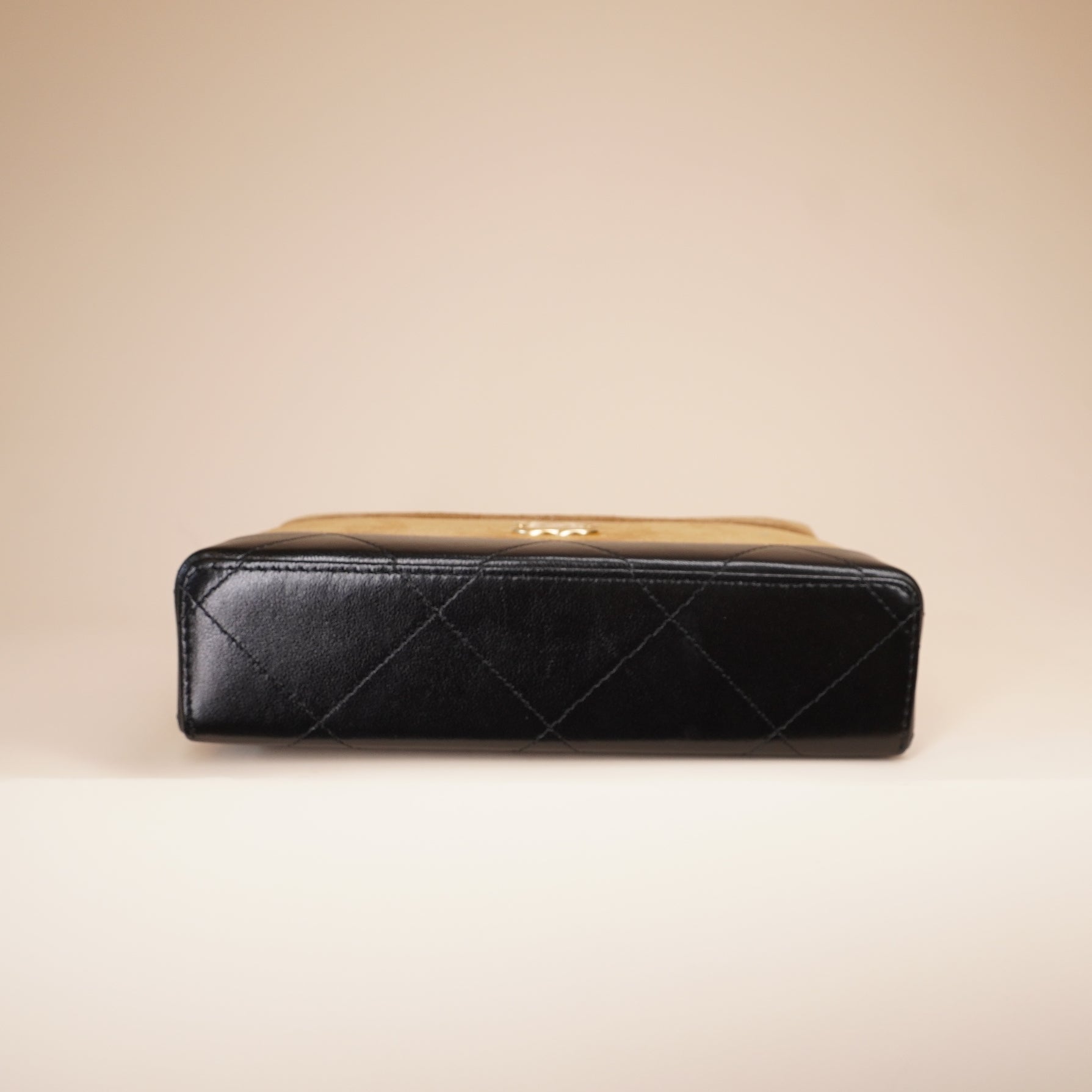 PRE-OWNED CC Suede Calfskin Shiny Lambskin Quilted Slim Vanity Case With Chain Beige Black