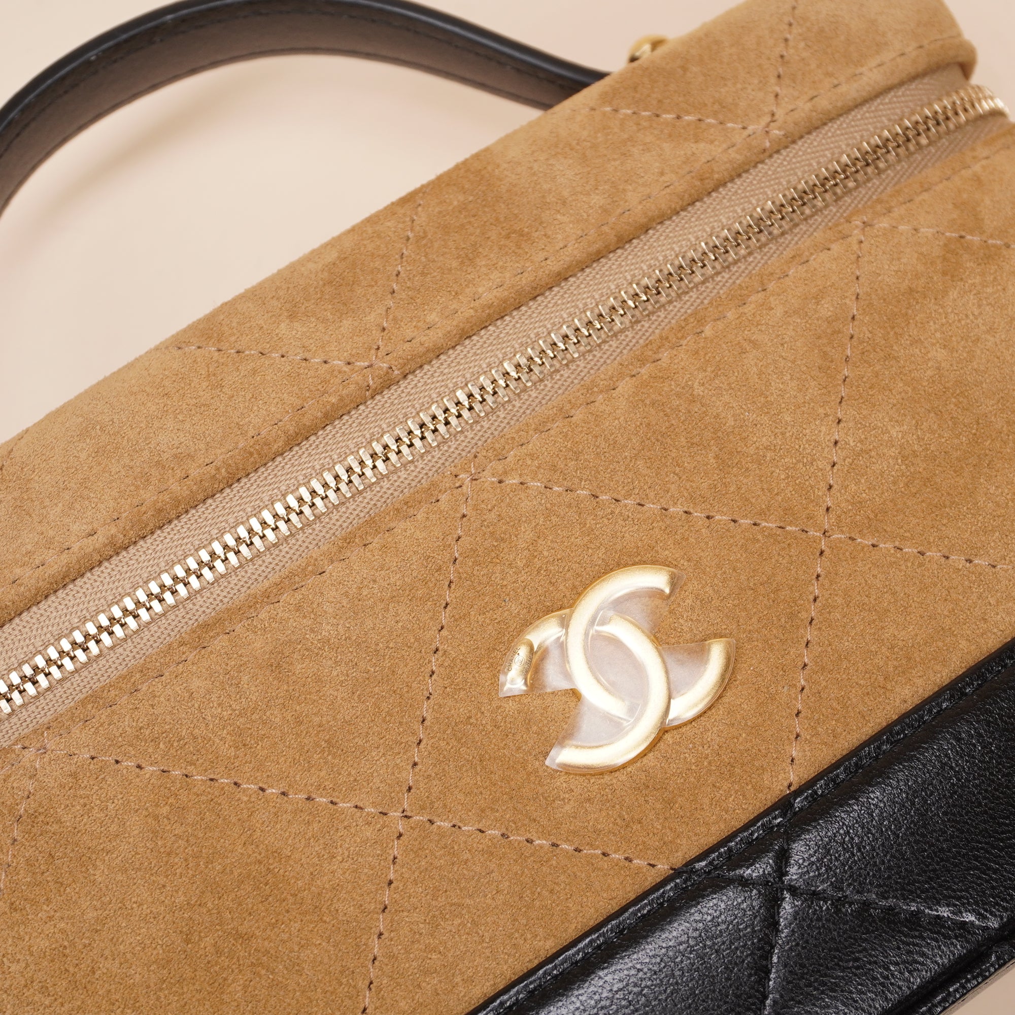 PRE-OWNED CC Suede Calfskin Shiny Lambskin Quilted Slim Vanity Case With Chain Beige Black