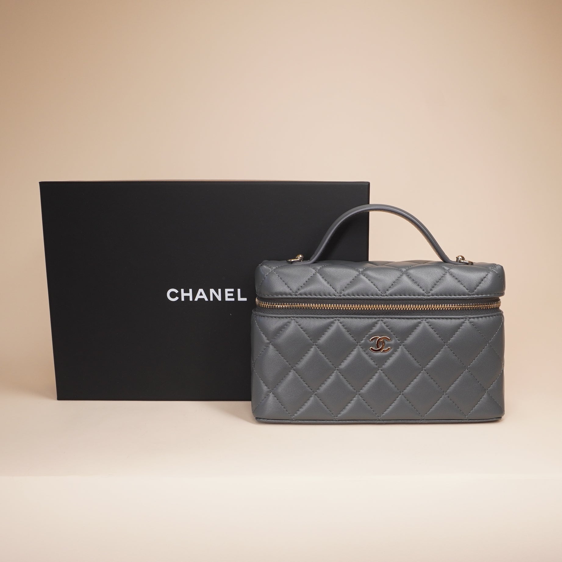 PRE-OWNED CC Lambskin Quilted Metal Vanity Case With Chain Grey