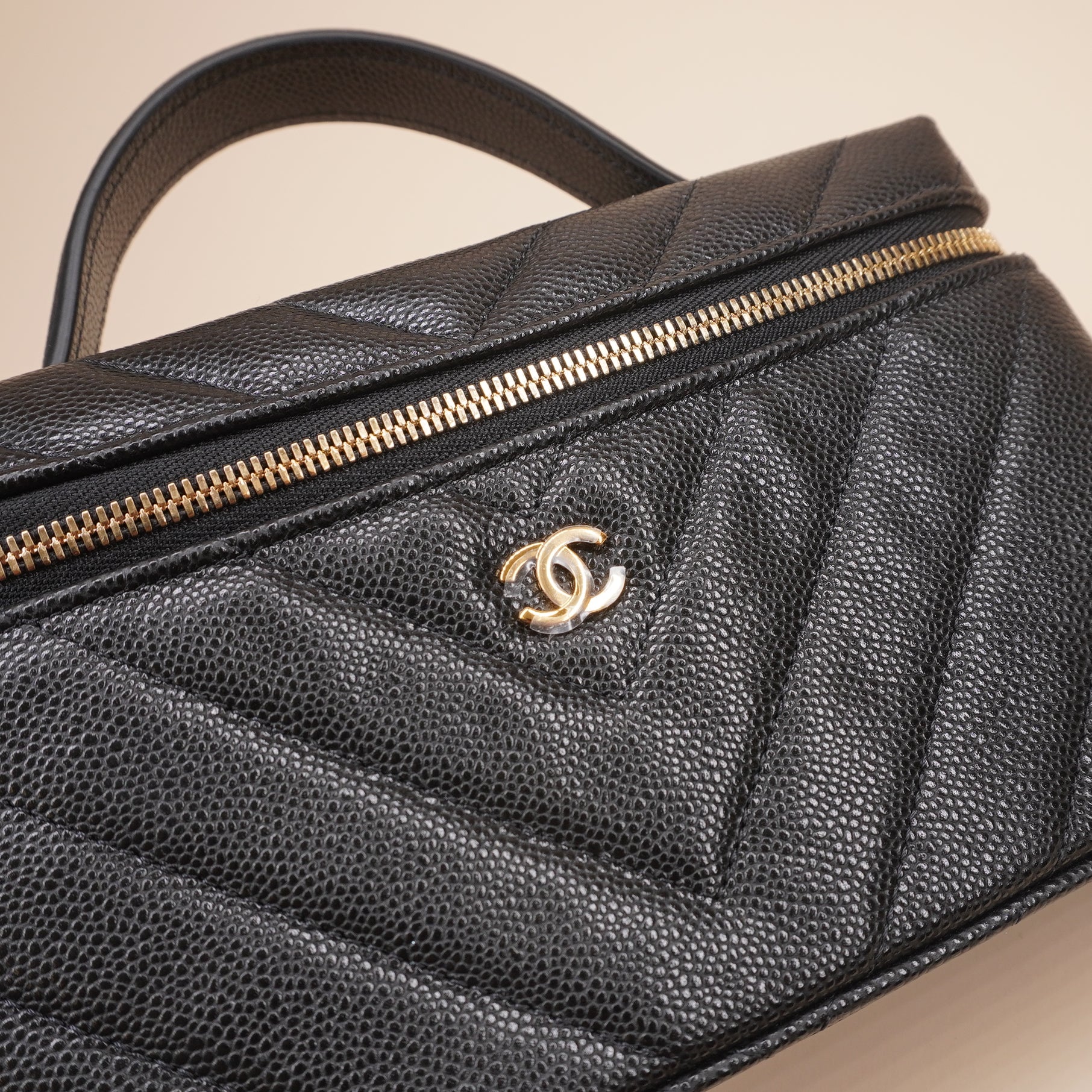 PRE-OWNED CC Caviar Chevron Slim Vanity Case With Chain