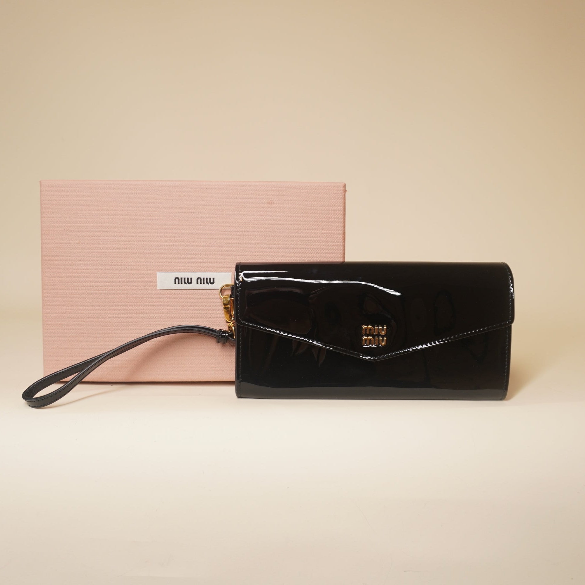 PRE-OWNED Vernis Black Wallet Clutch