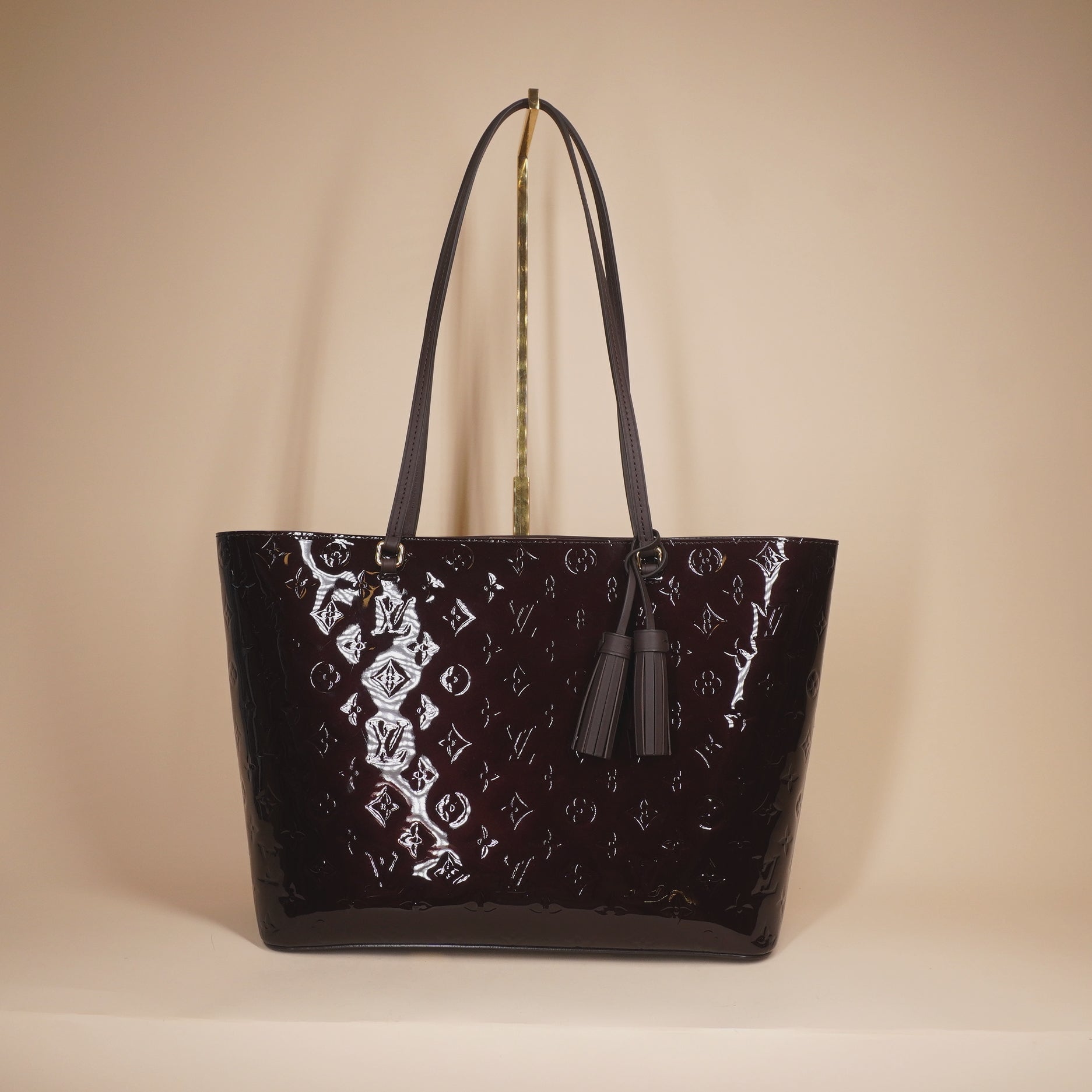 PRE-OWNED LV Amarante Vernis Long Beach MM Shoulder Bag