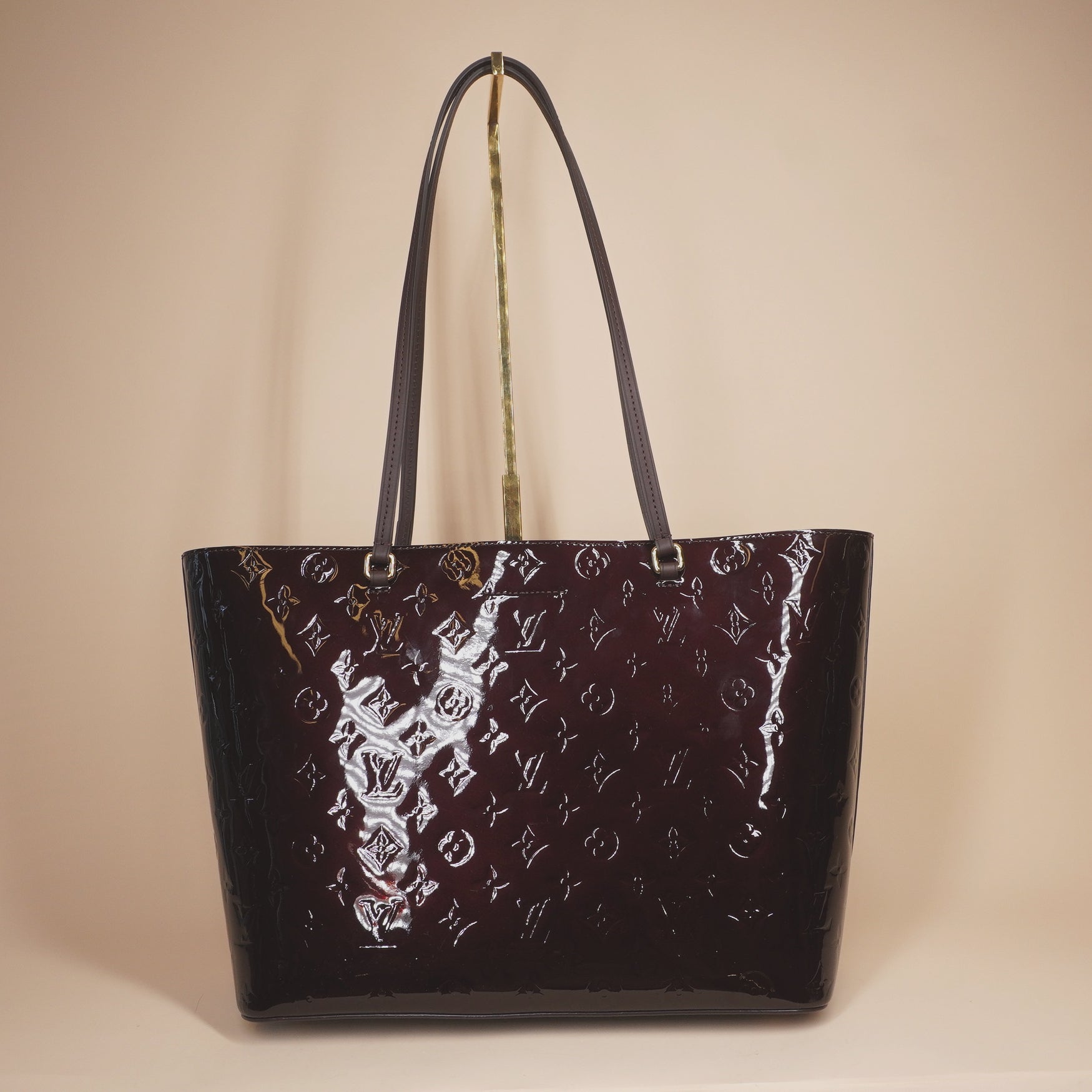 PRE-OWNED LV Amarante Vernis Long Beach MM Shoulder Bag
