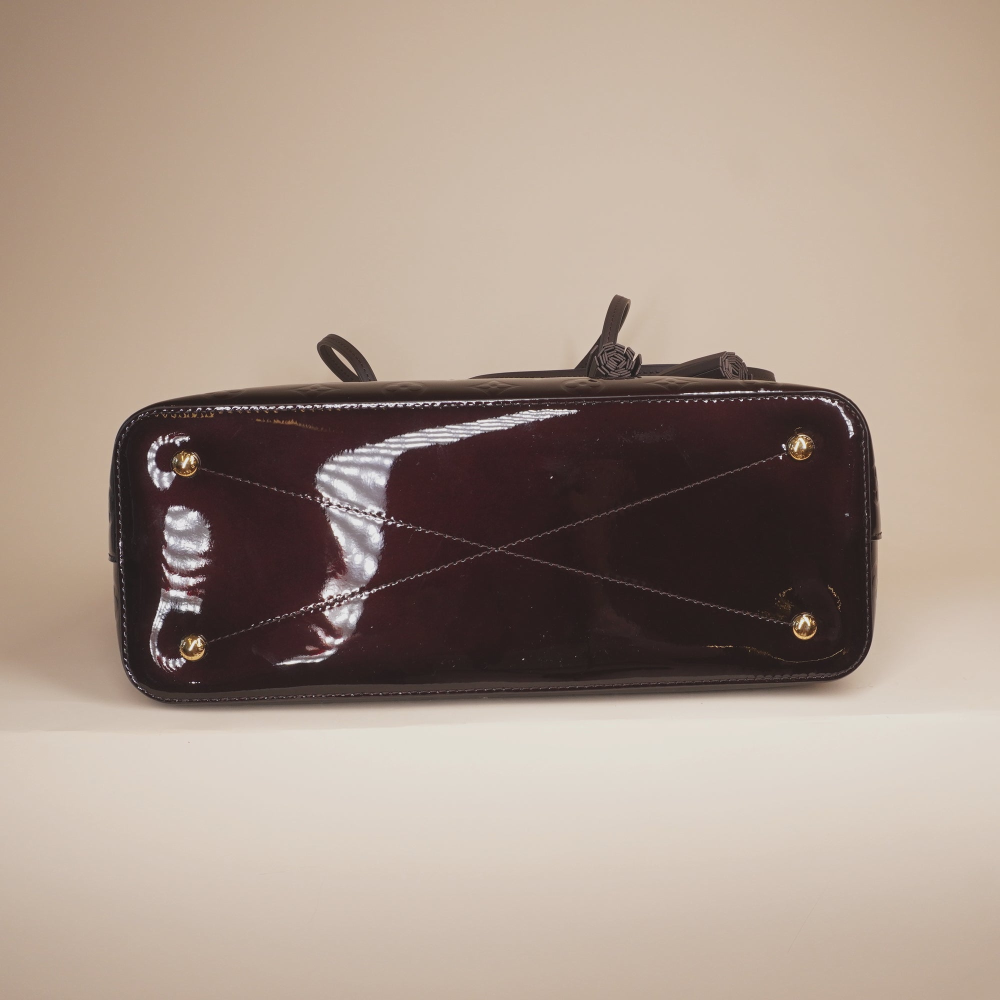 PRE-OWNED LV Amarante Vernis Long Beach MM Shoulder Bag