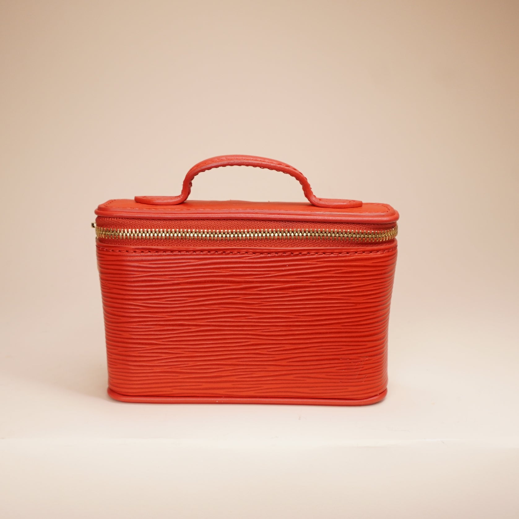 PRE-OWNED LV Red Epi Nice Beauty