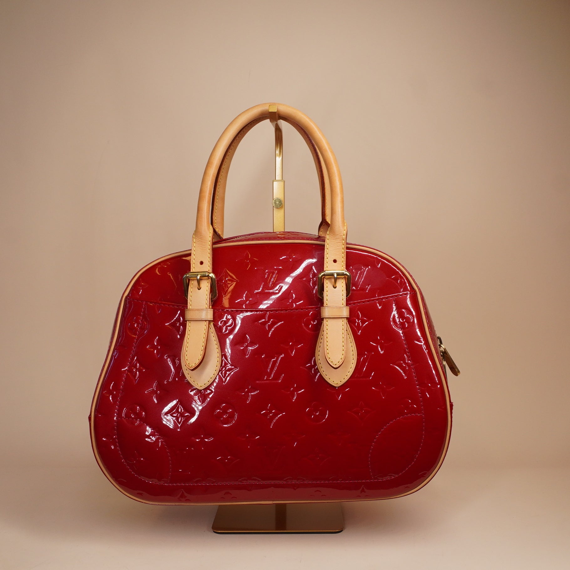 PRE-OWNED LV Vernis Summit Drive Pomme D'Amour Hand Bag