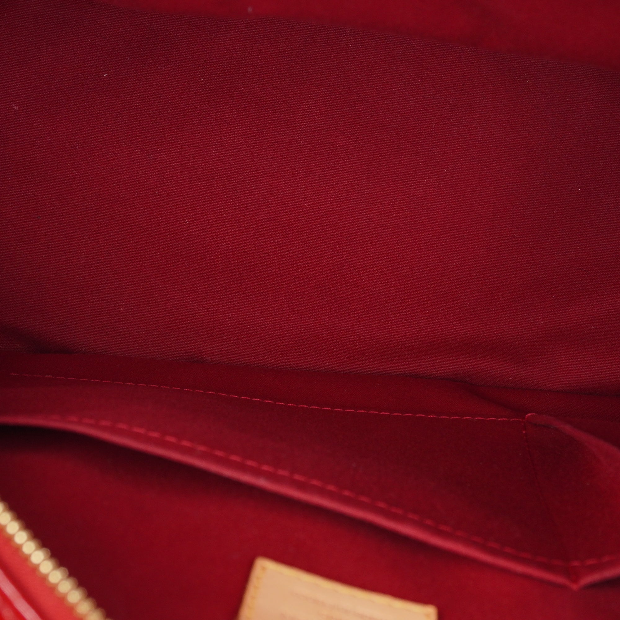 PRE-OWNED LV Vernis Summit Drive Pomme D'Amour Hand Bag