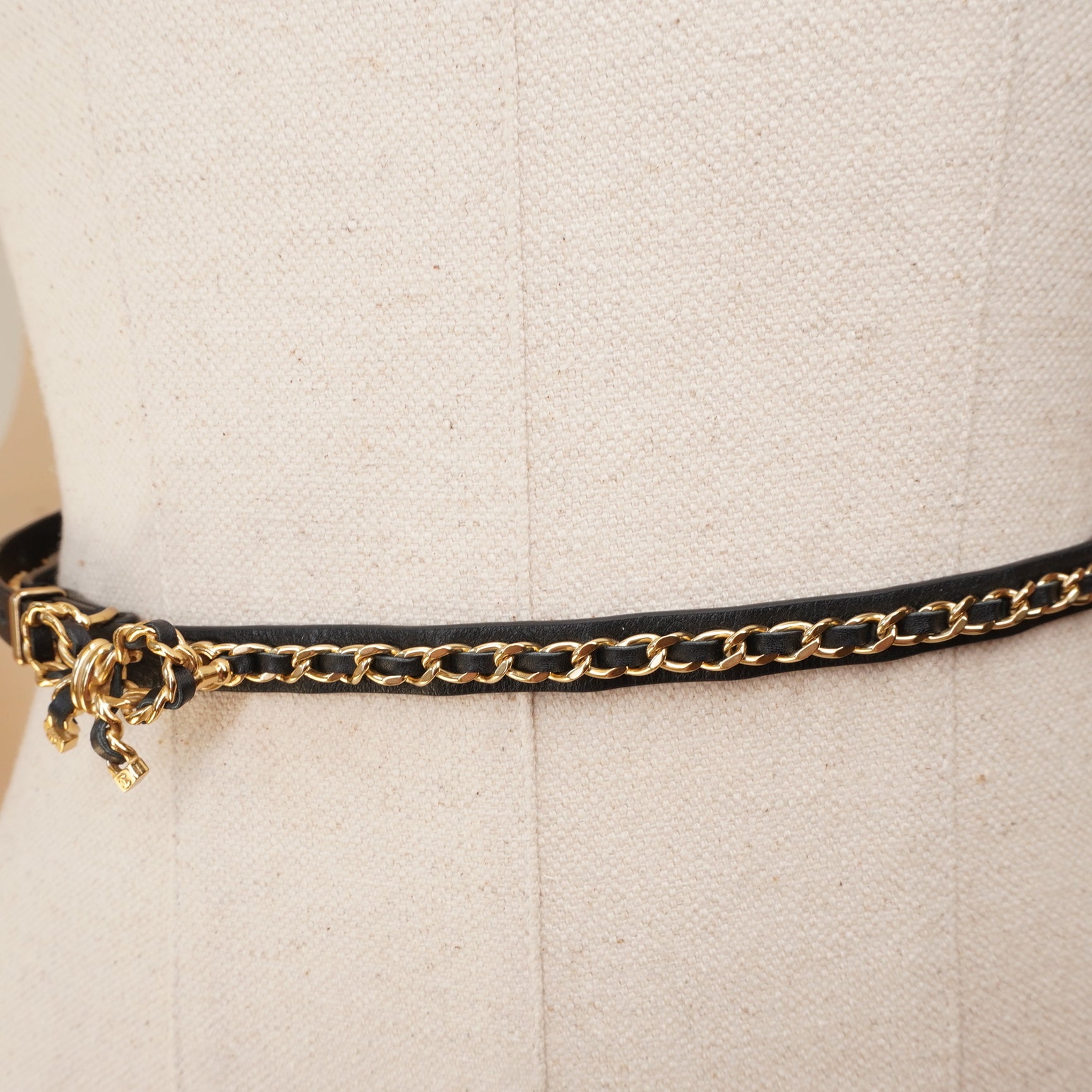 PRE-OWNED CC A22 Bow Chain Belt