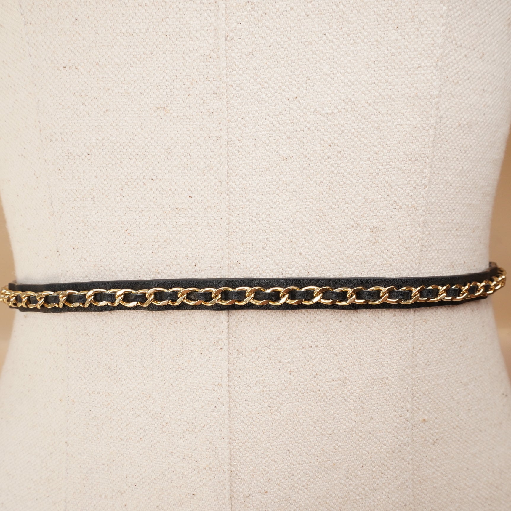 PRE-OWNED CC A22 Bow Chain Belt