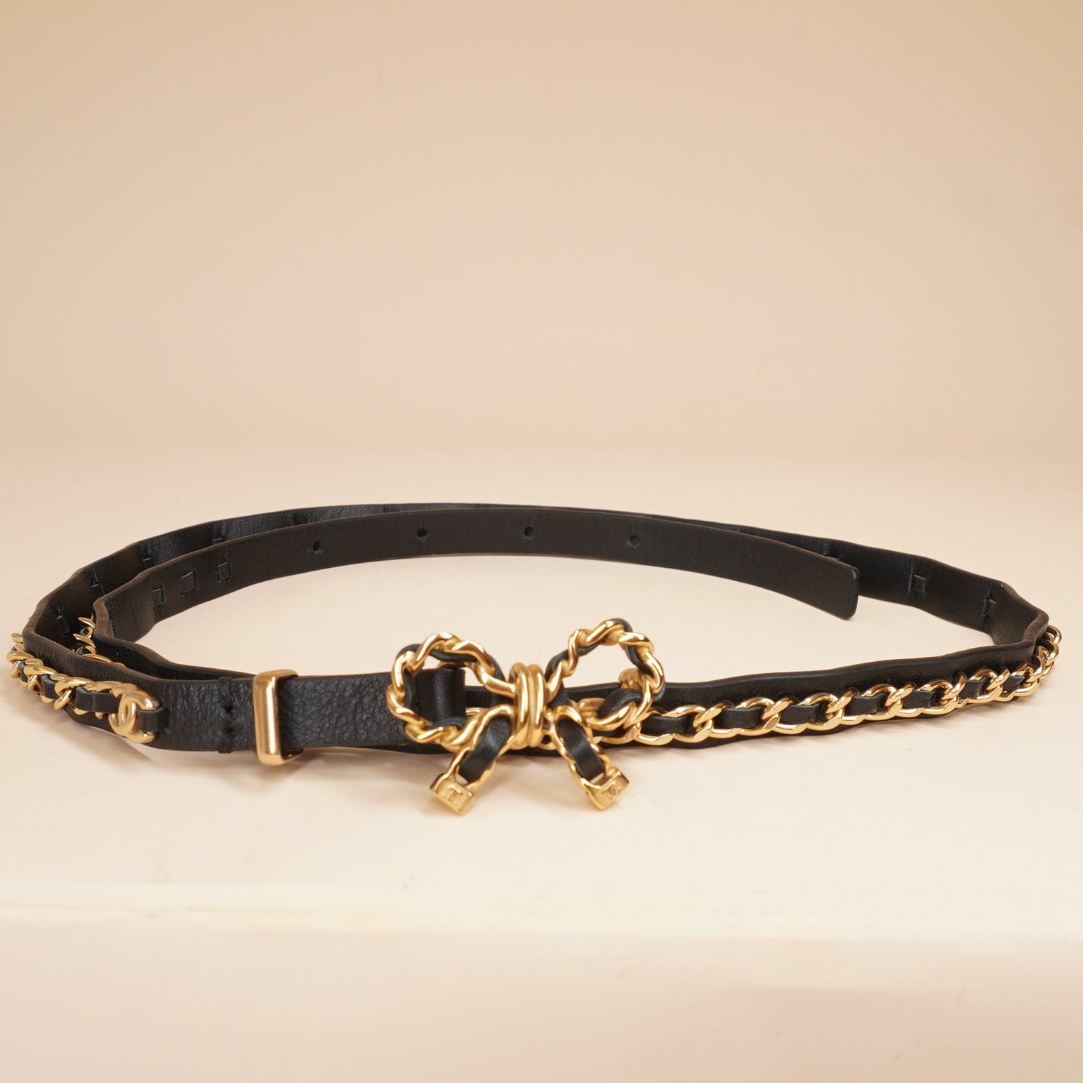 PRE-OWNED CC A22 Bow Chain Belt